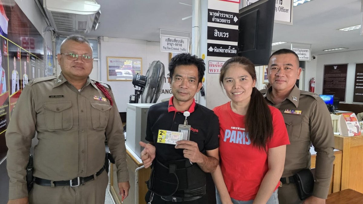 รัอยเอ็ด พนงห้างดวงเฮ ซื้อพศเกิดตาที่ฝัน ถูกรางวัลที่1รับ12ล้าน