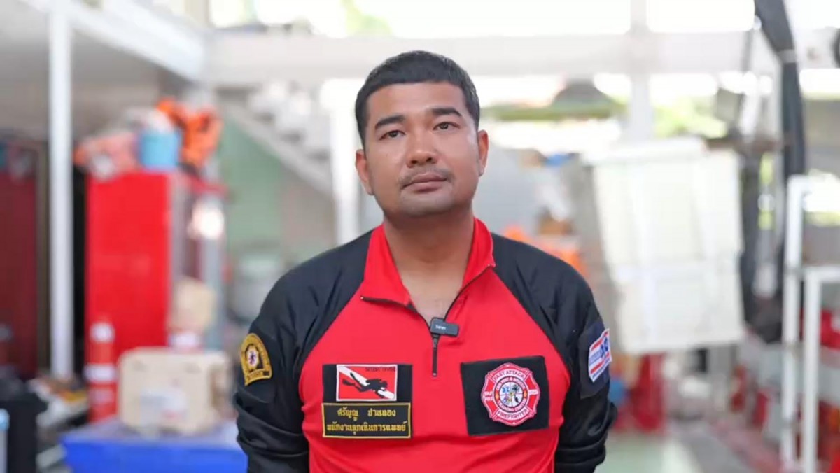 ชาวบ้านแตกตื่นเครื่องบินโดยสารขนาดใหญ่ปล่อยควันขาวทั้ง2ปีกบินวนน่านฟ้าสมุทรสงคราม