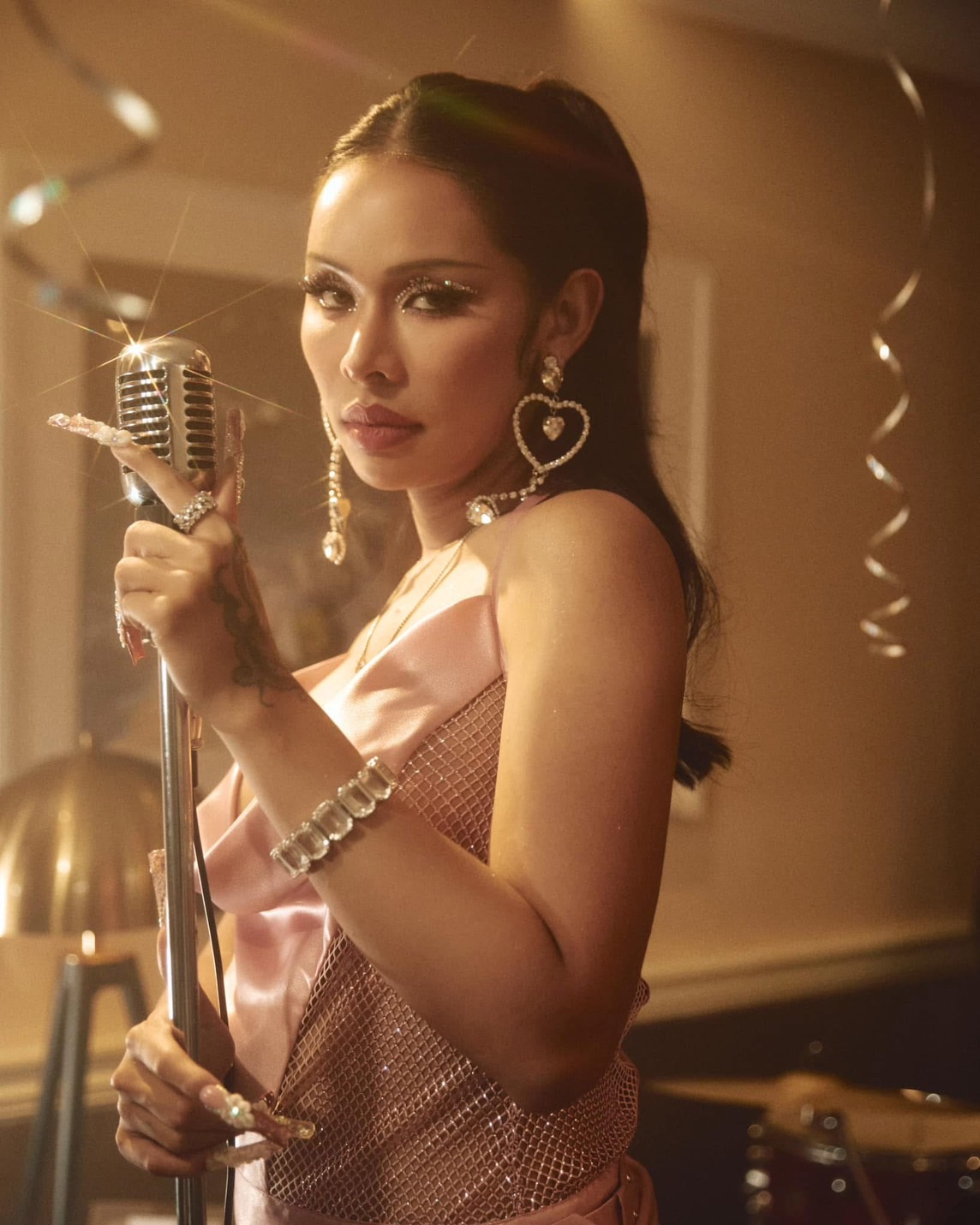 มิกซ์ เฉลิมศรี - ฉลามจัส