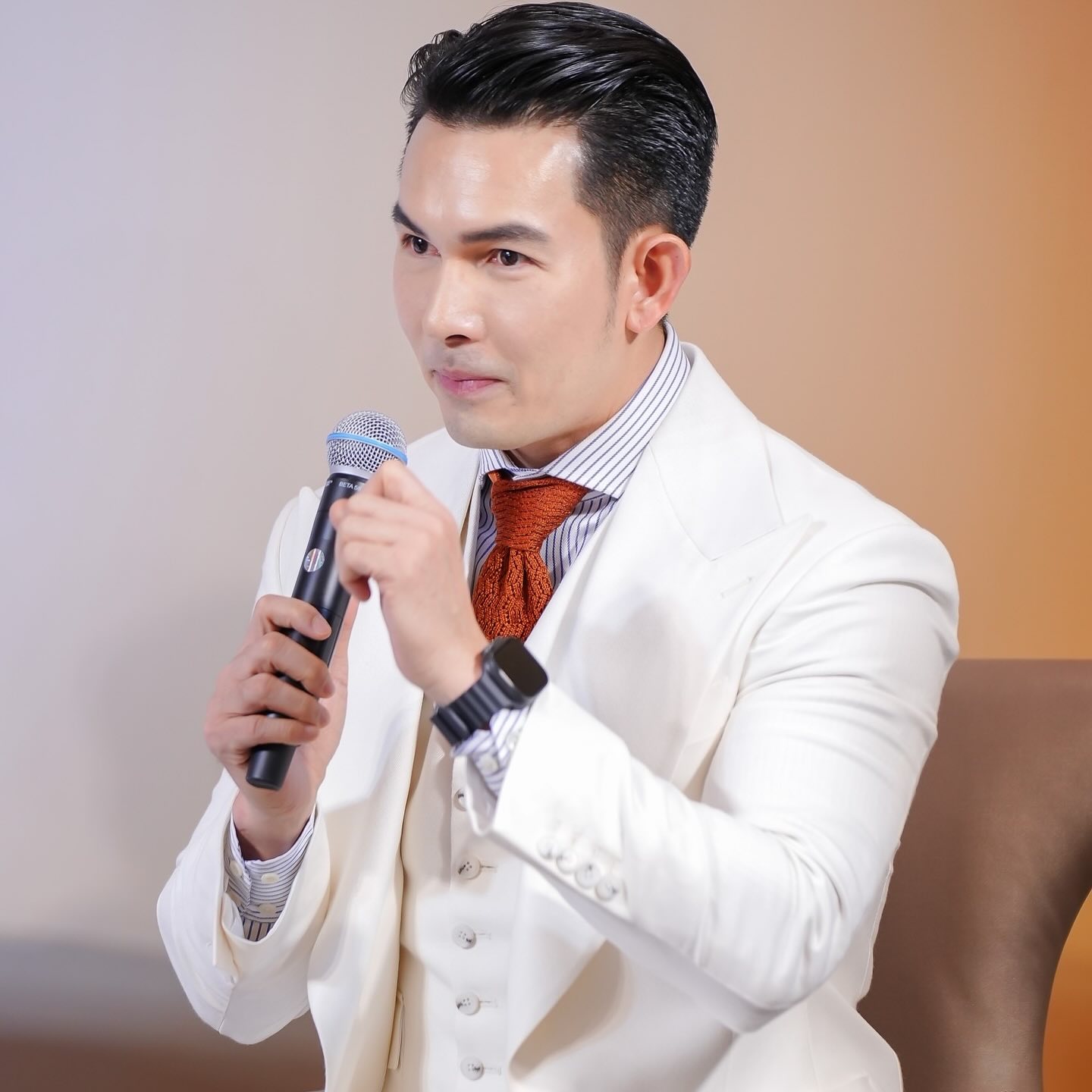 อั้ม อธิชาติ