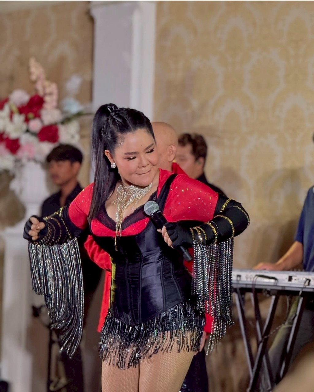 ฮาย อาภาพร