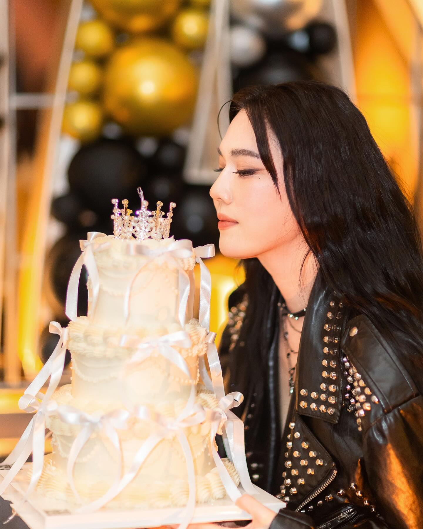 เมย์ เฟื่องอารมย์