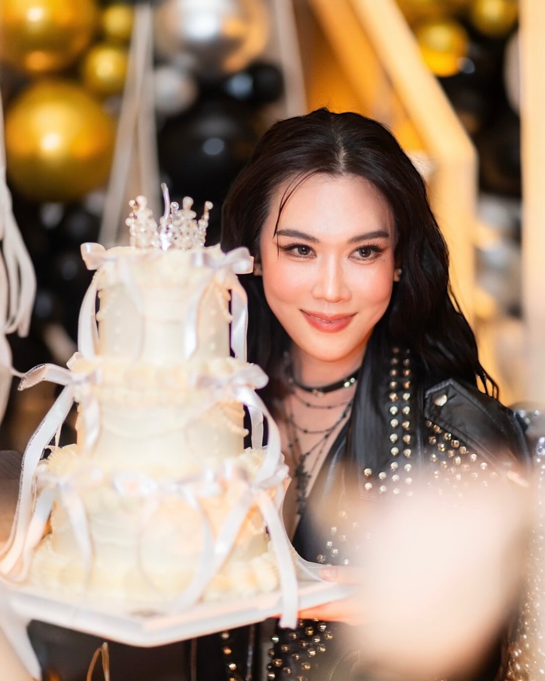 เมย์ เฟื่องอารมย์