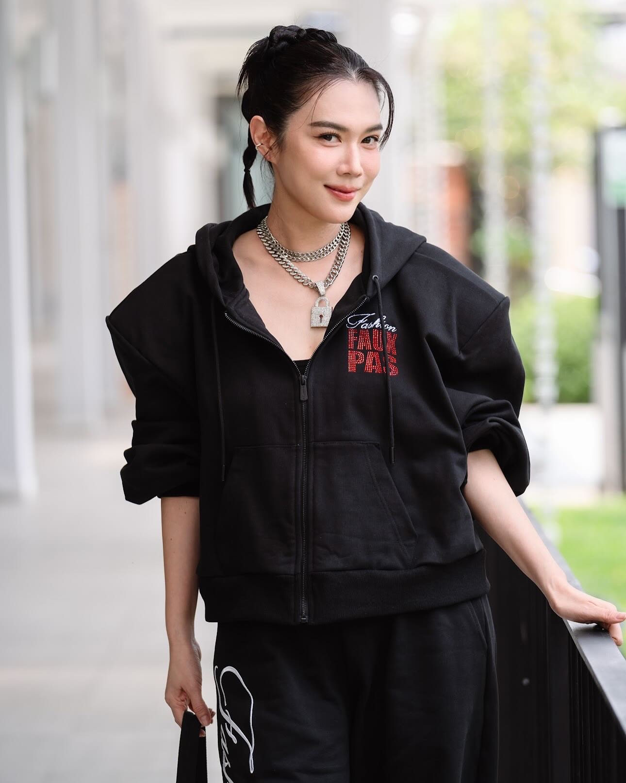 เมย์ เฟื่องอารมย์