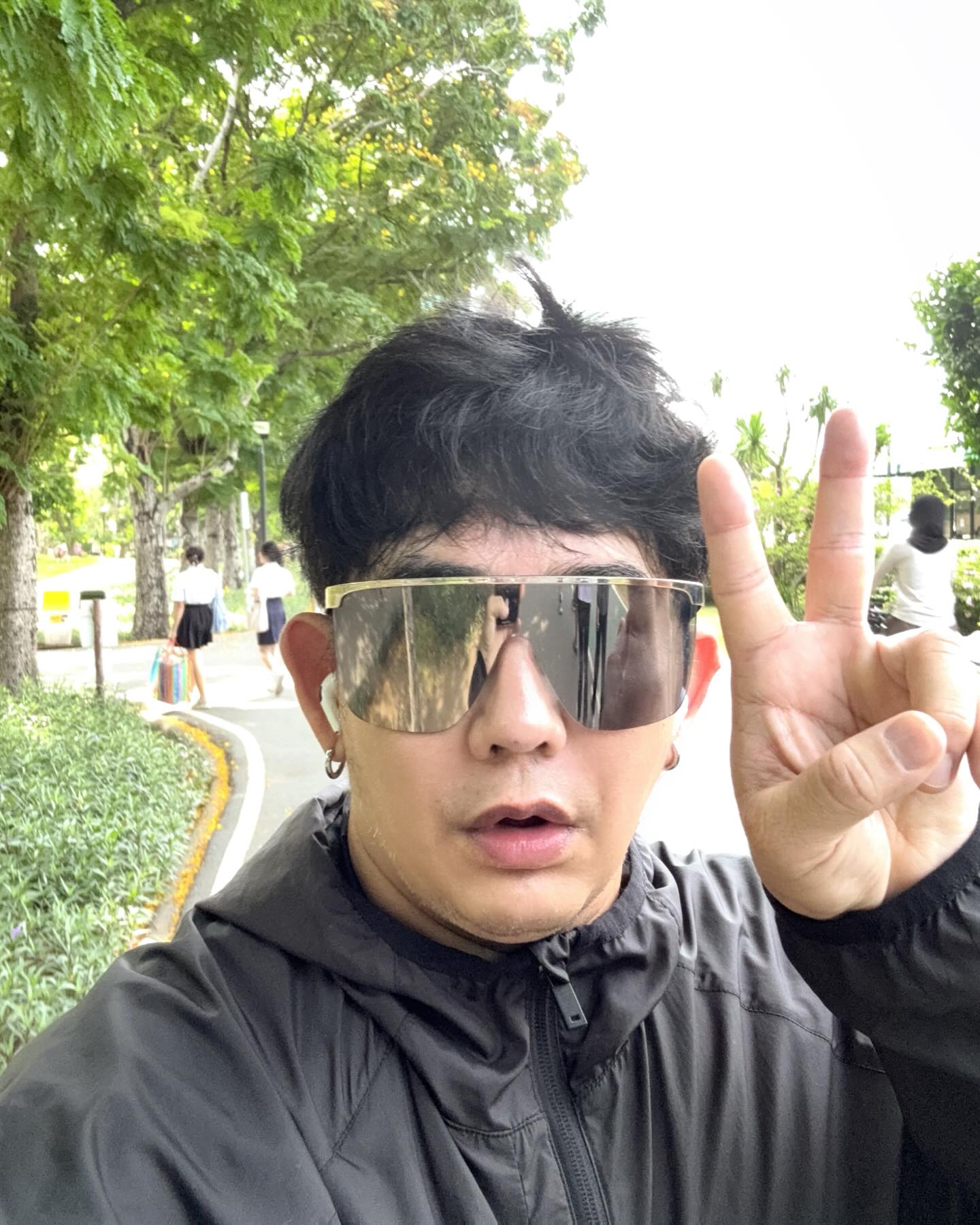 พชร์ อานนท์