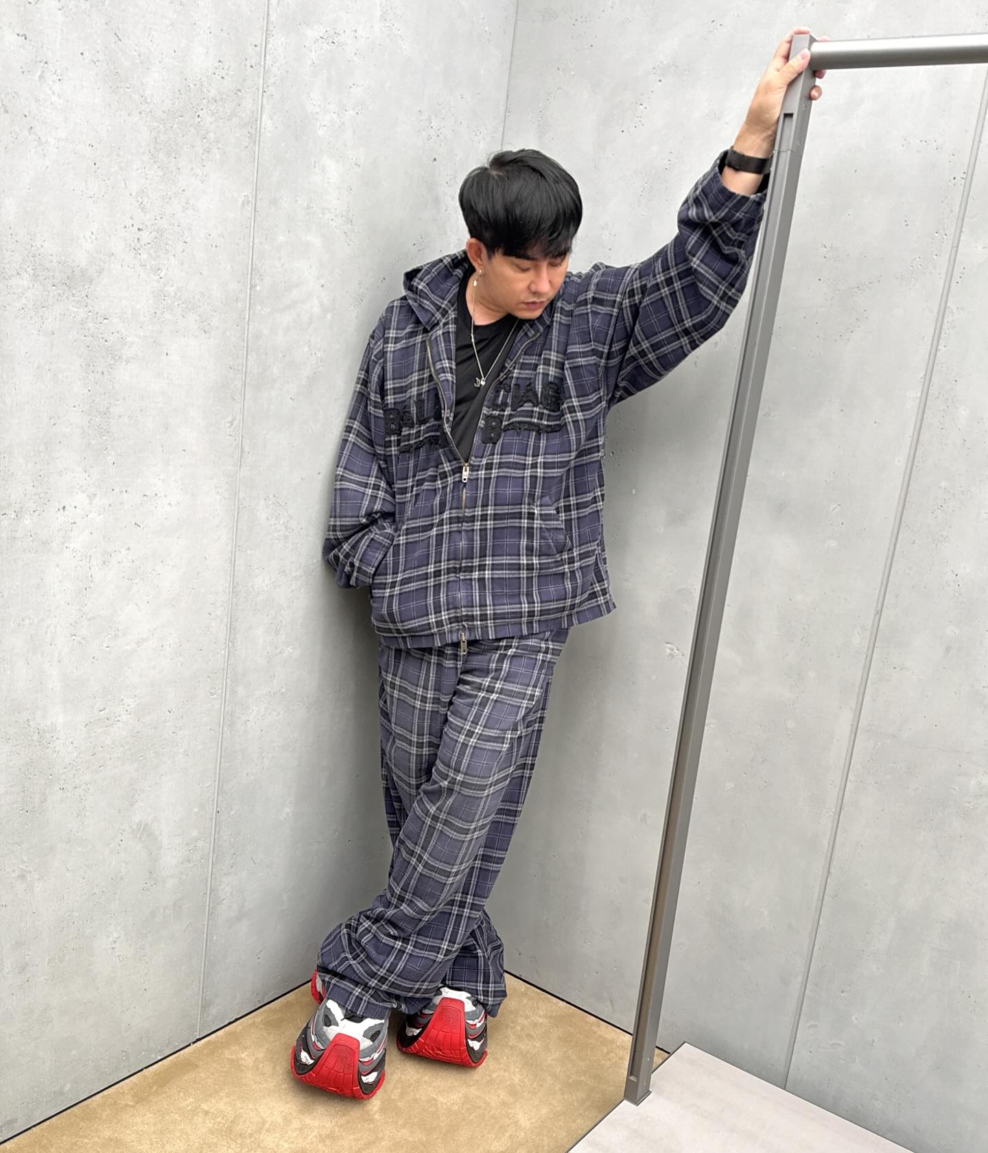 พชร์ อานนท์