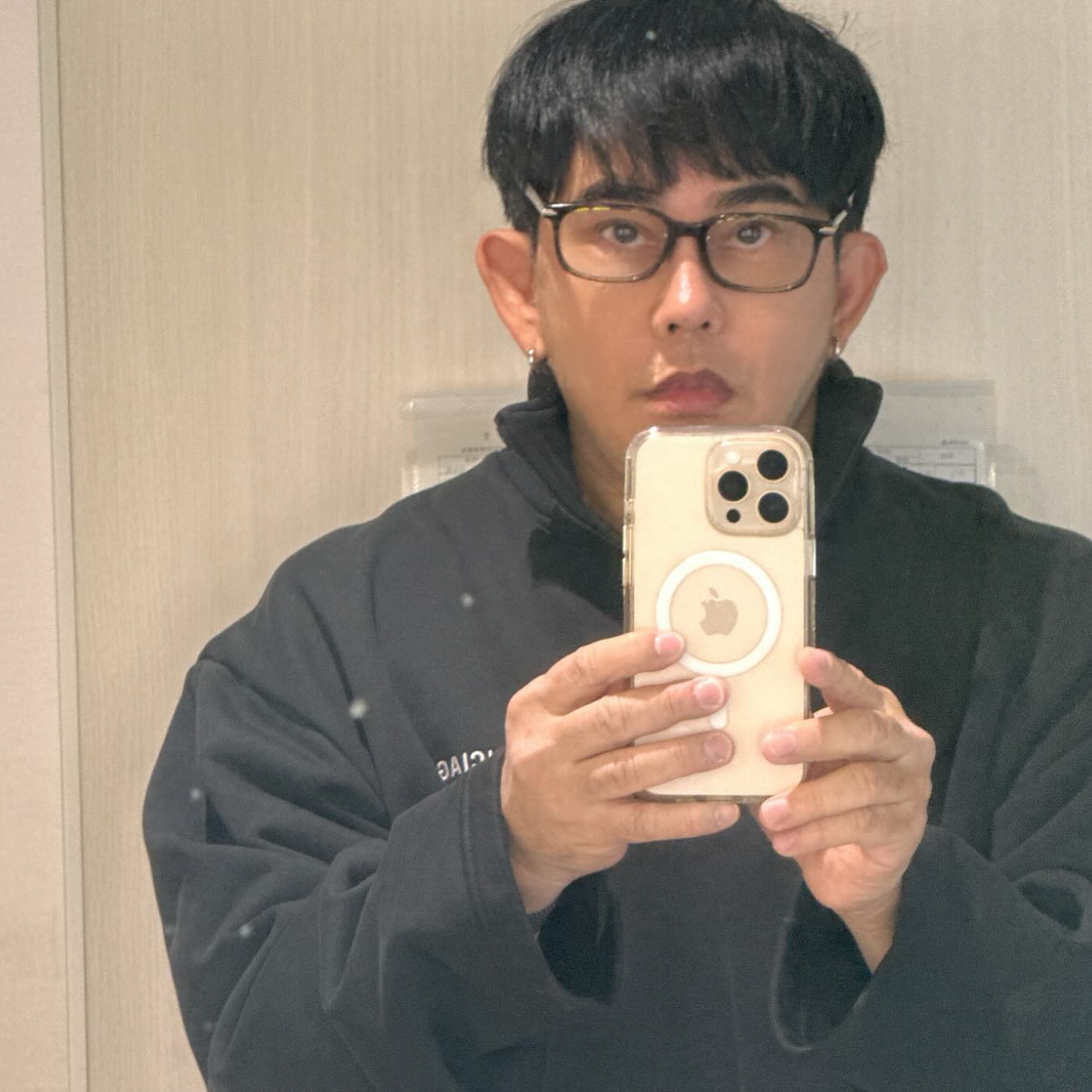 พชร์ อานนท์