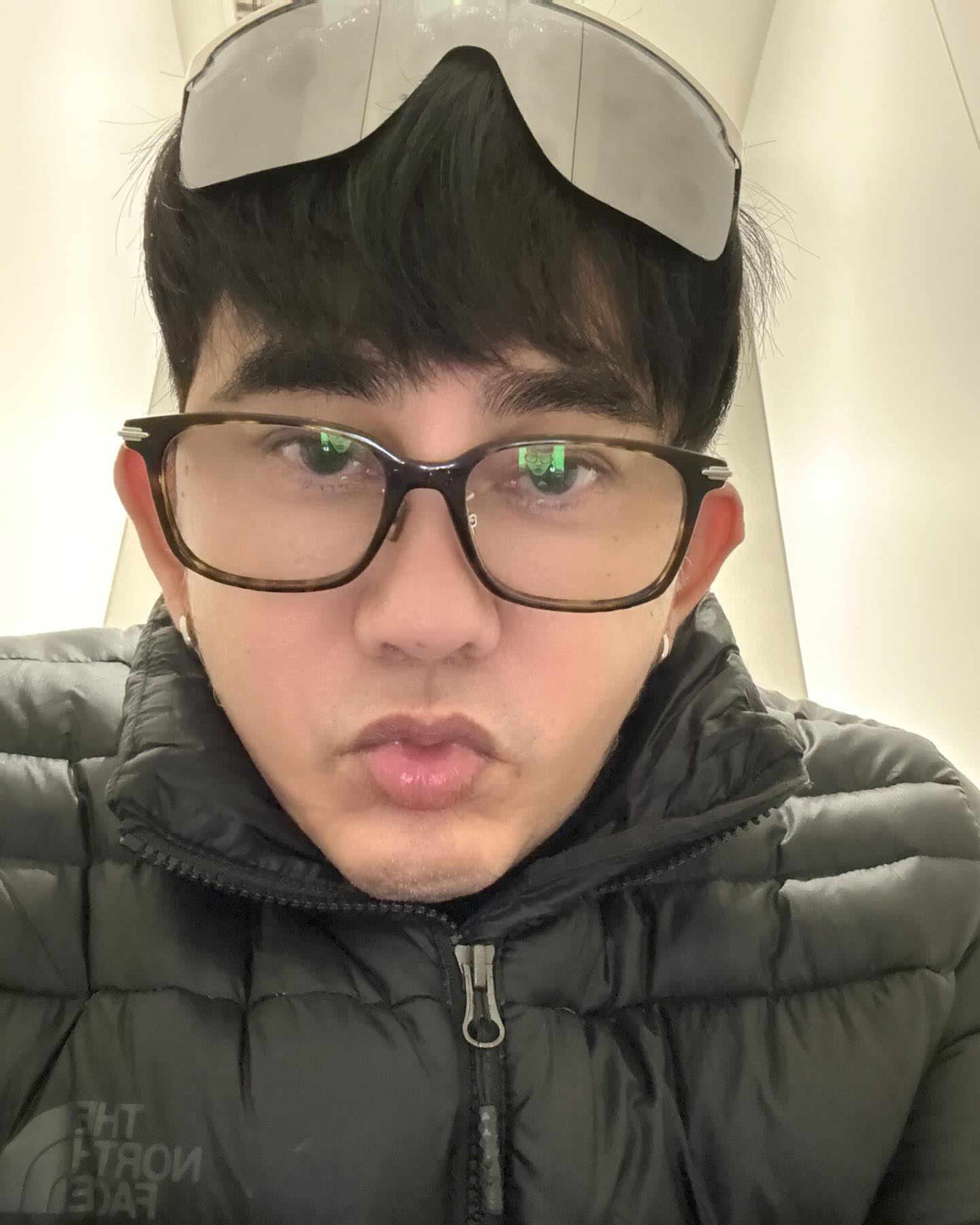 พชร์ อานนท์