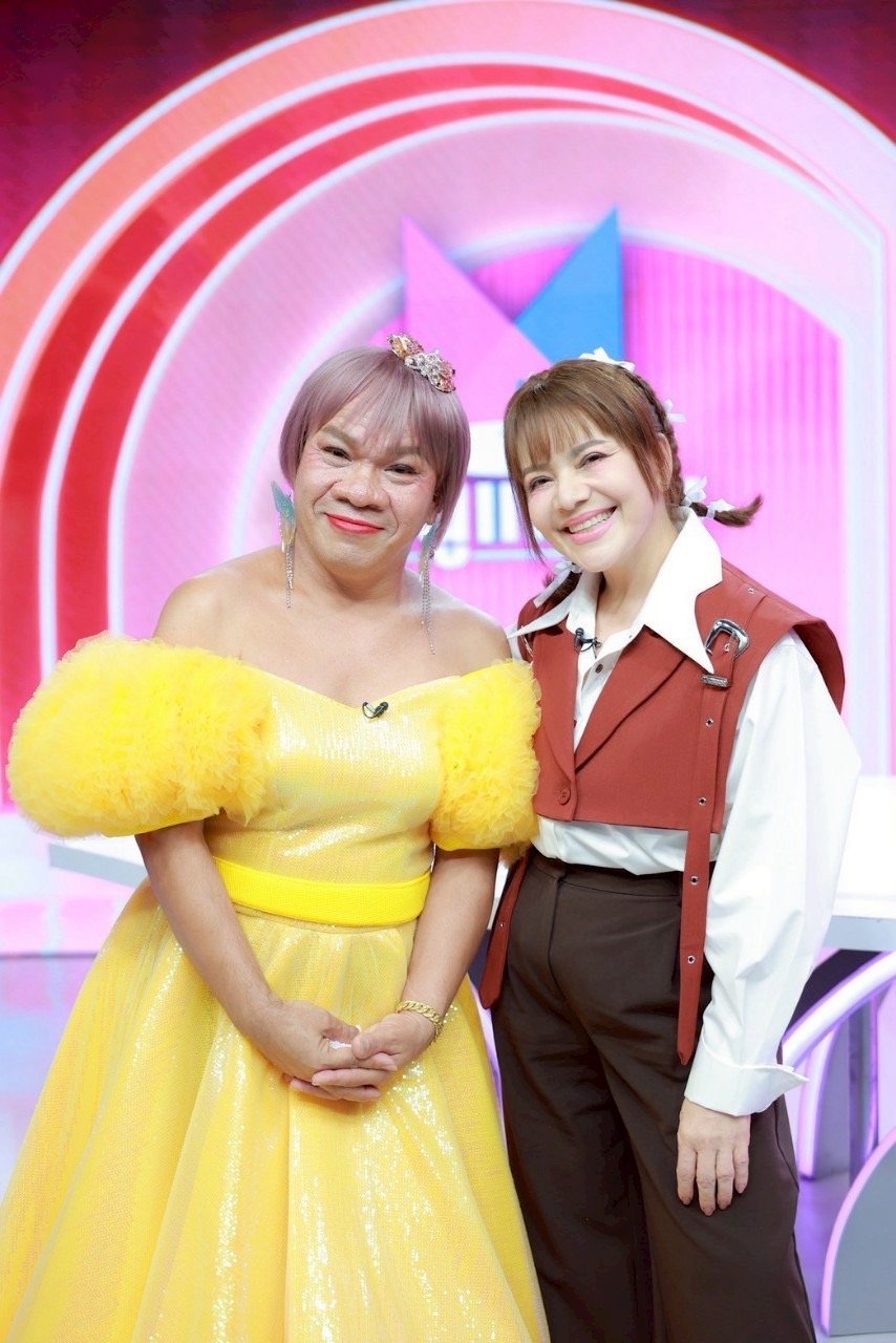 อรชร เชิญยิ้ม