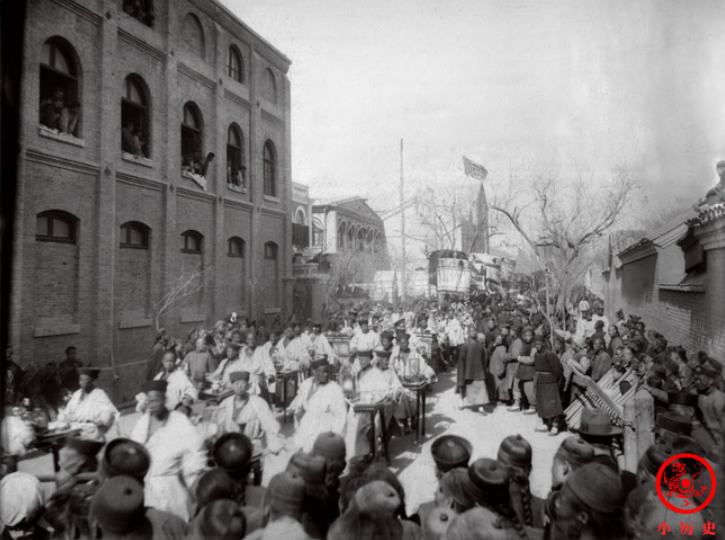 ภาพจากพิธีศพของ “หลี่ หงจาง”