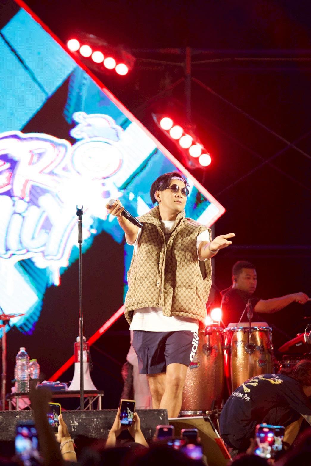 บอล เชิญยิ้ม