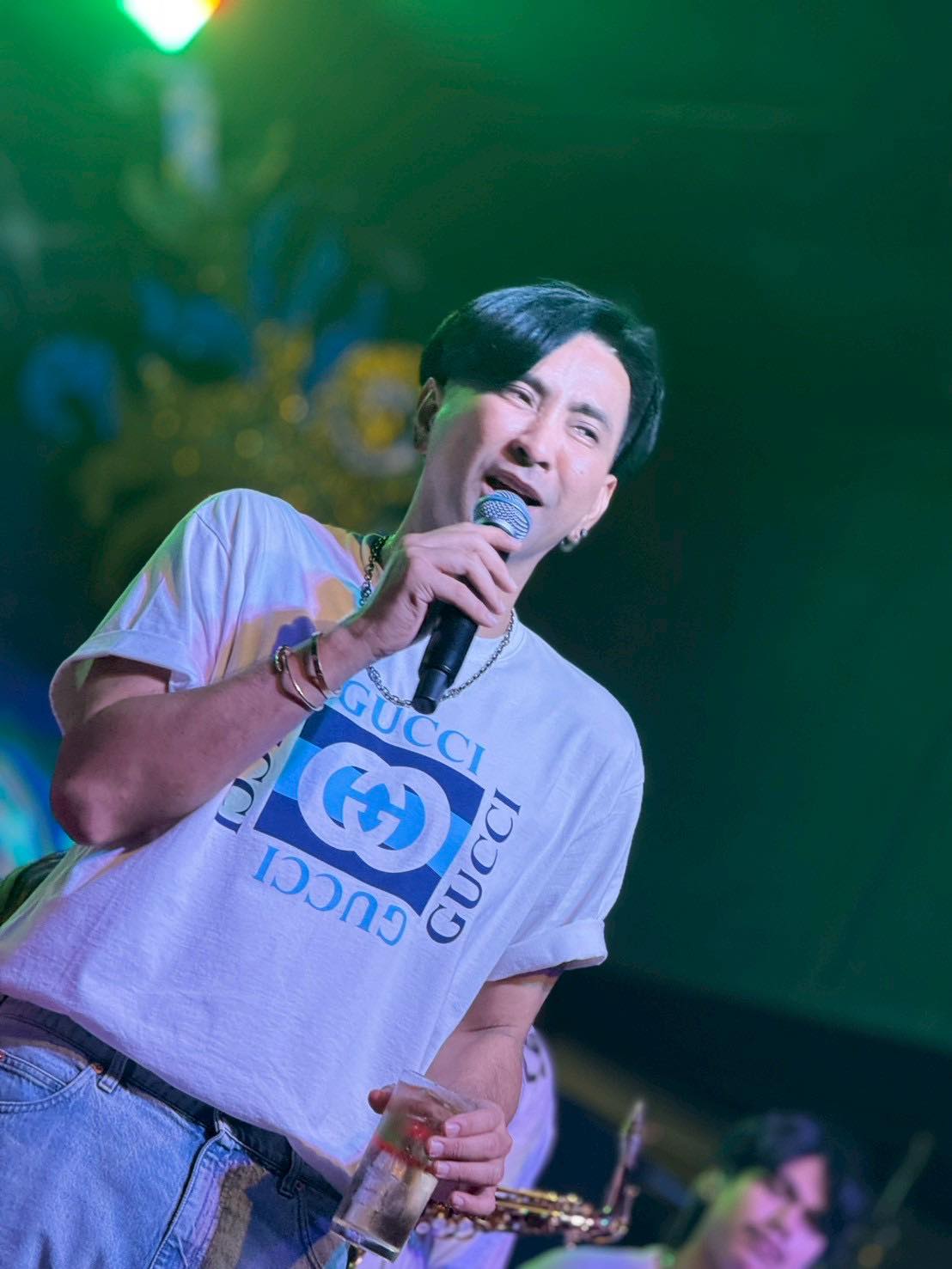 บอล เชิญยิ้ม