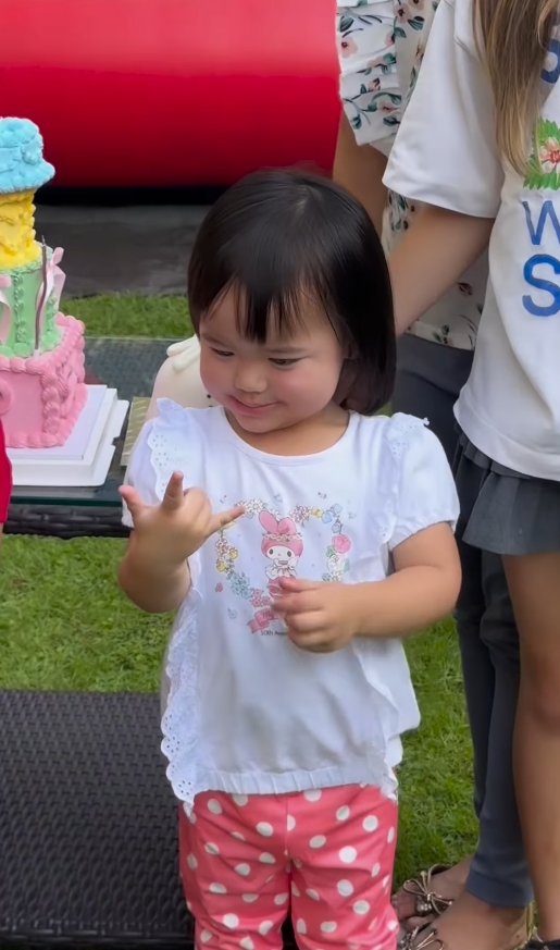 น้องเอลิเซีย