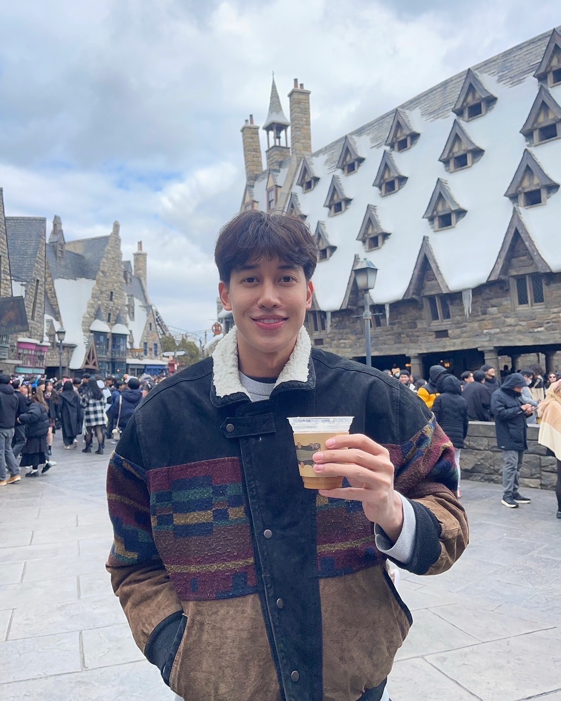 เชลล์ ธกฤต