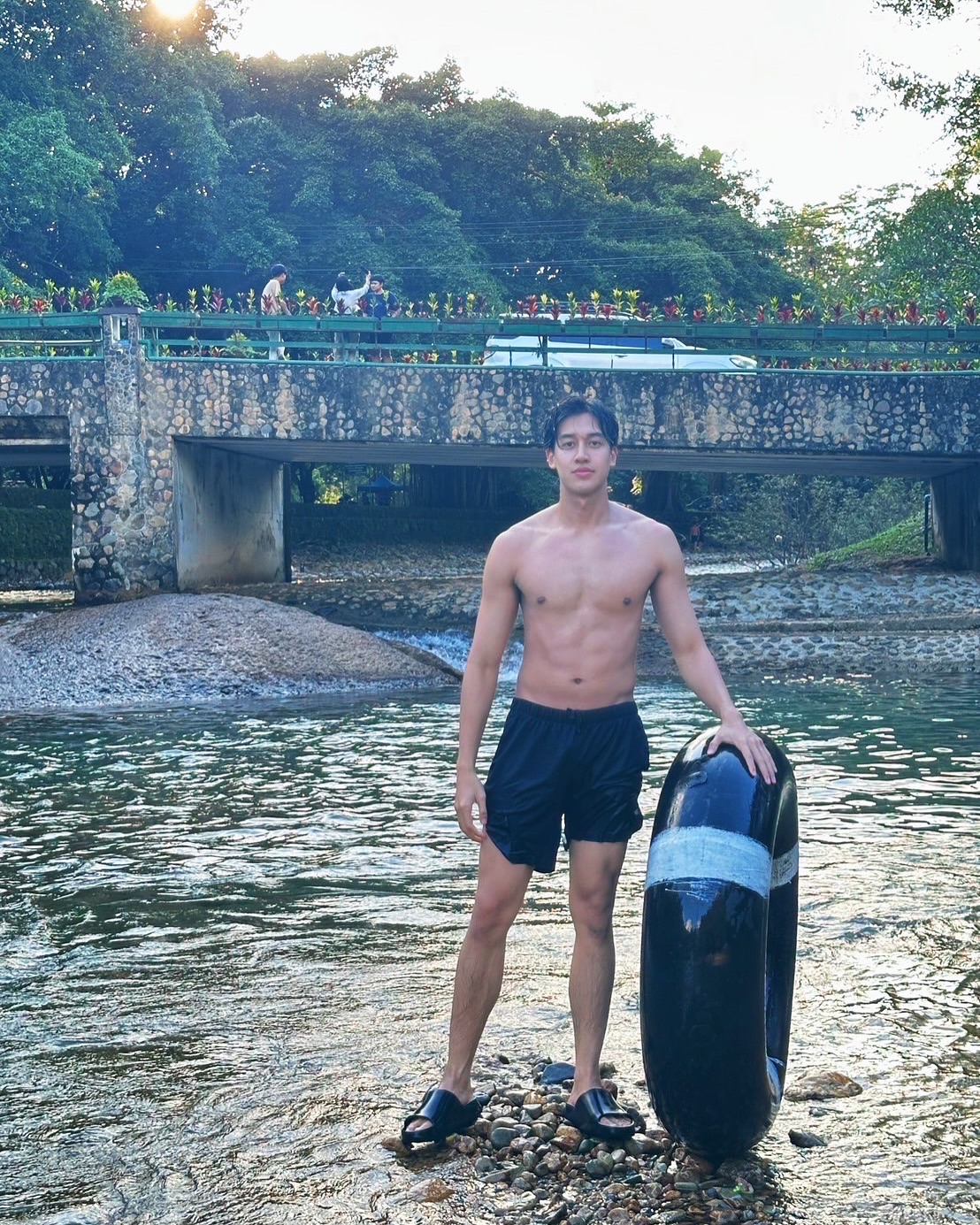 เชลล์ ธกฤต