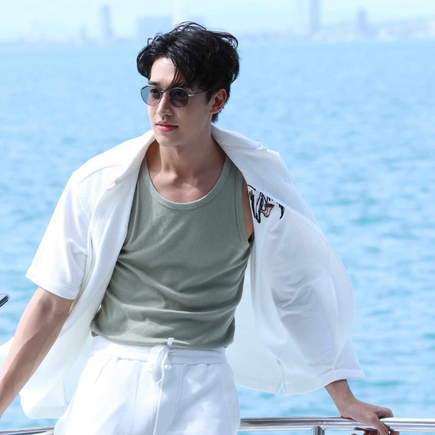 เชลล์ ธกฤต