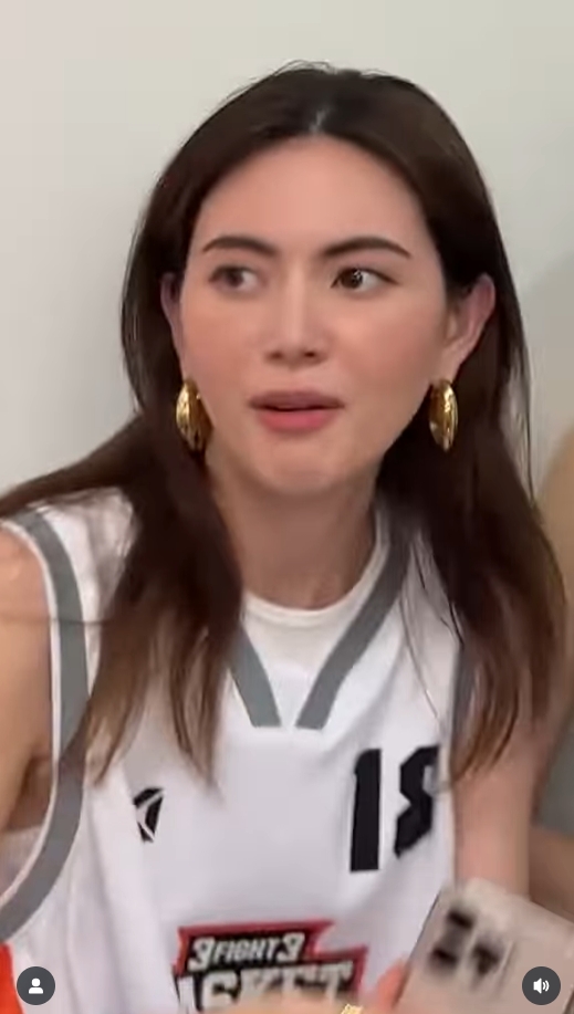 โบว์ ใหม่