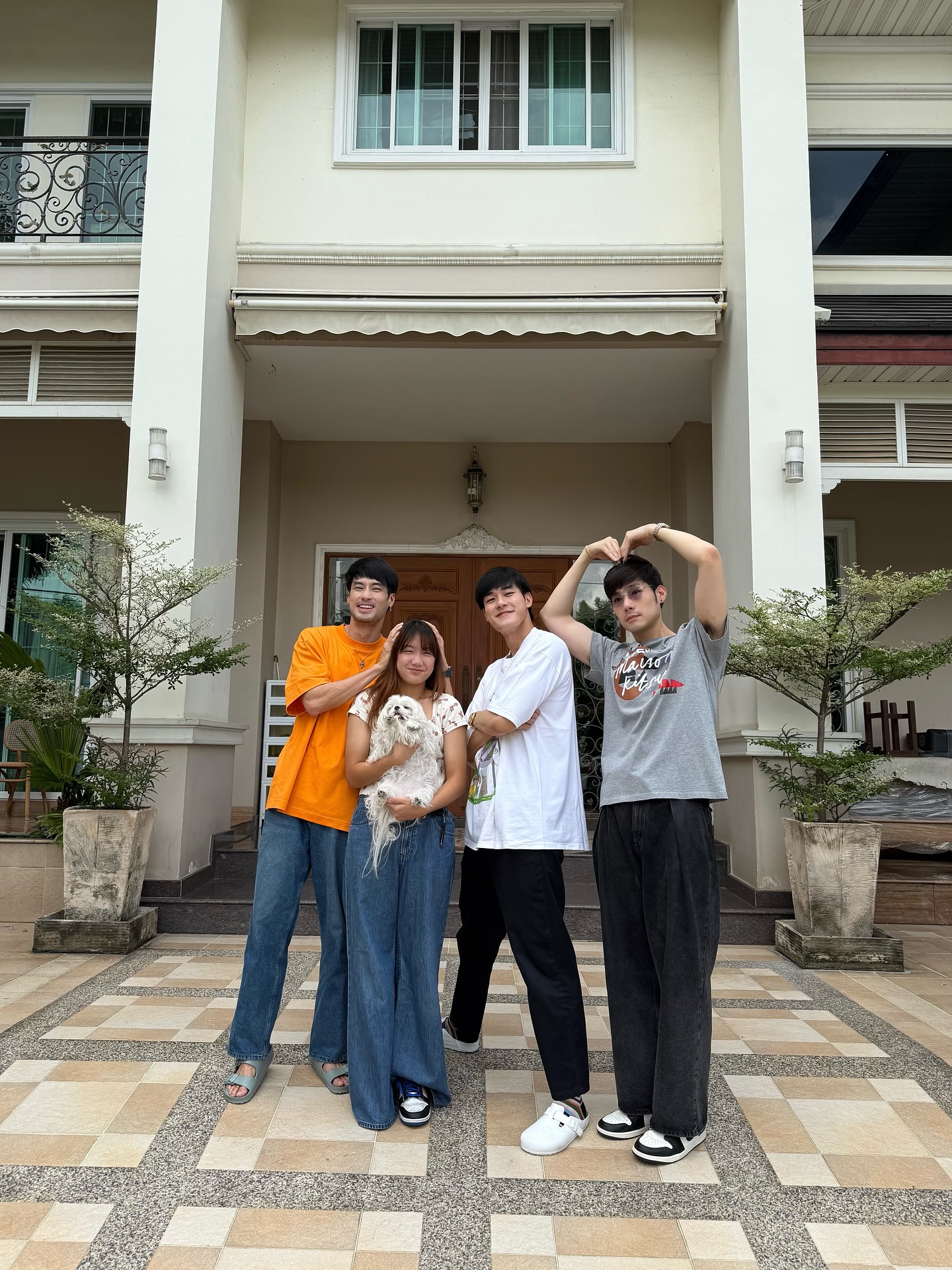 หน่อง ธนา