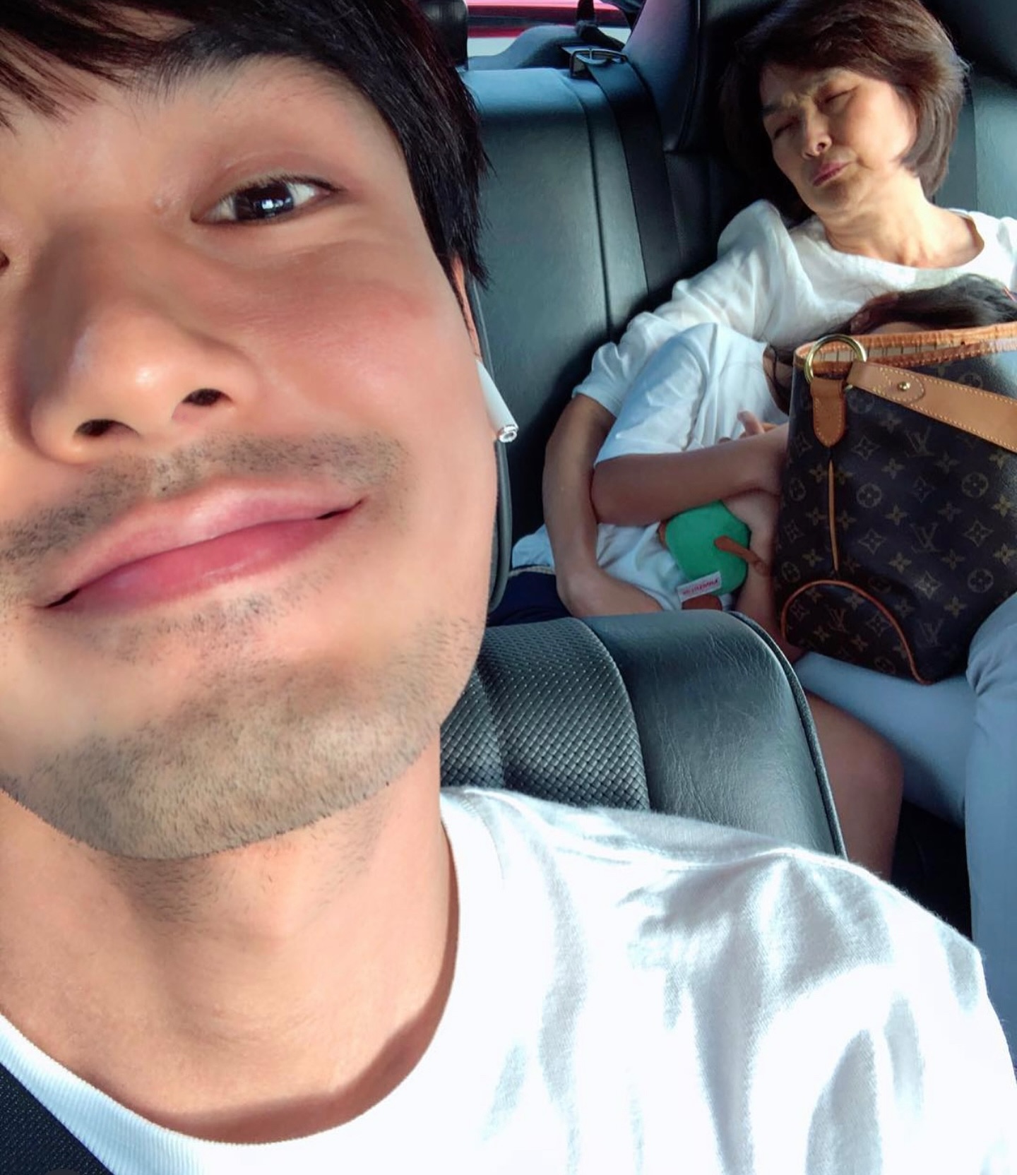 หน่อง ธนา