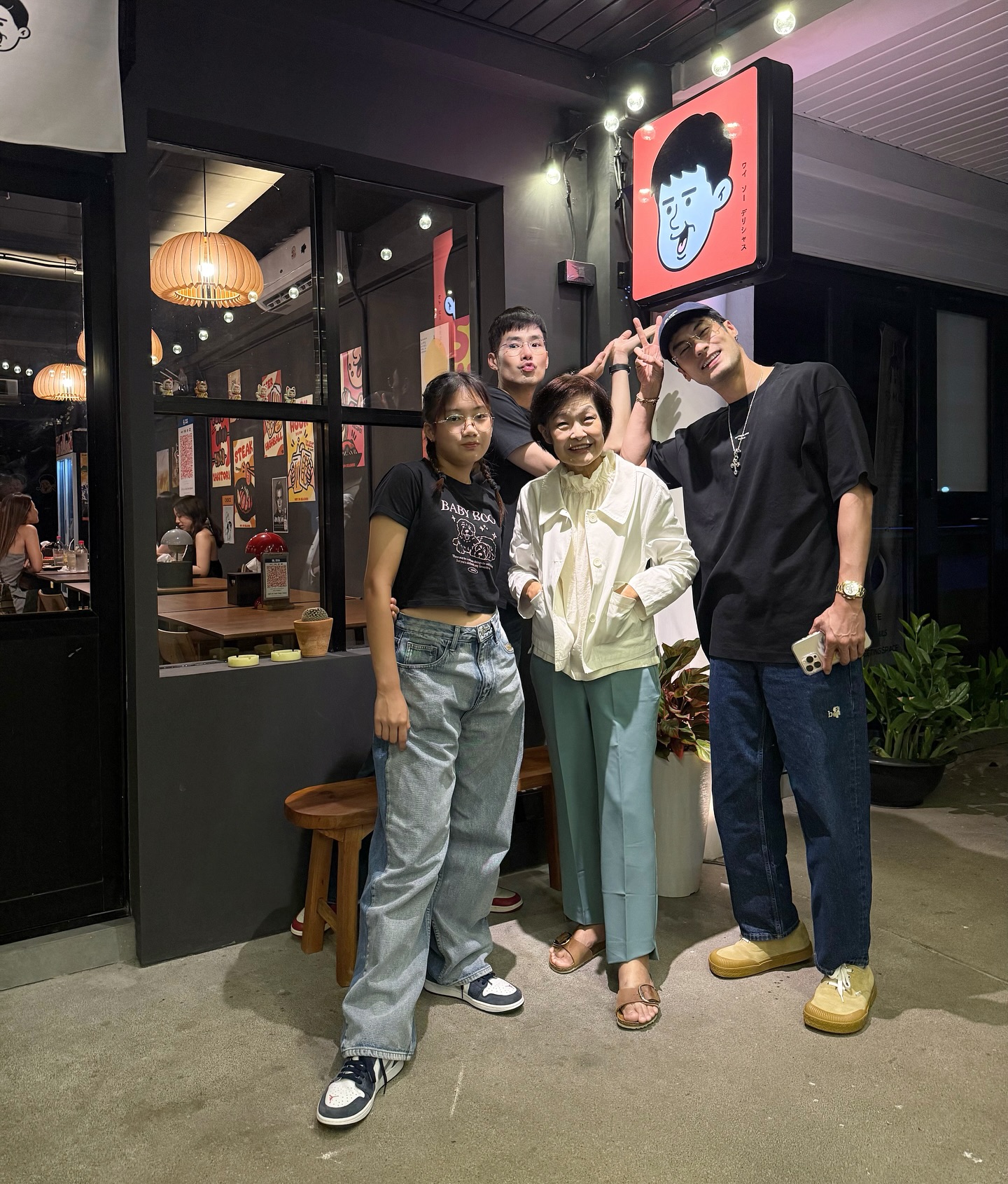 หน่อง ธนา