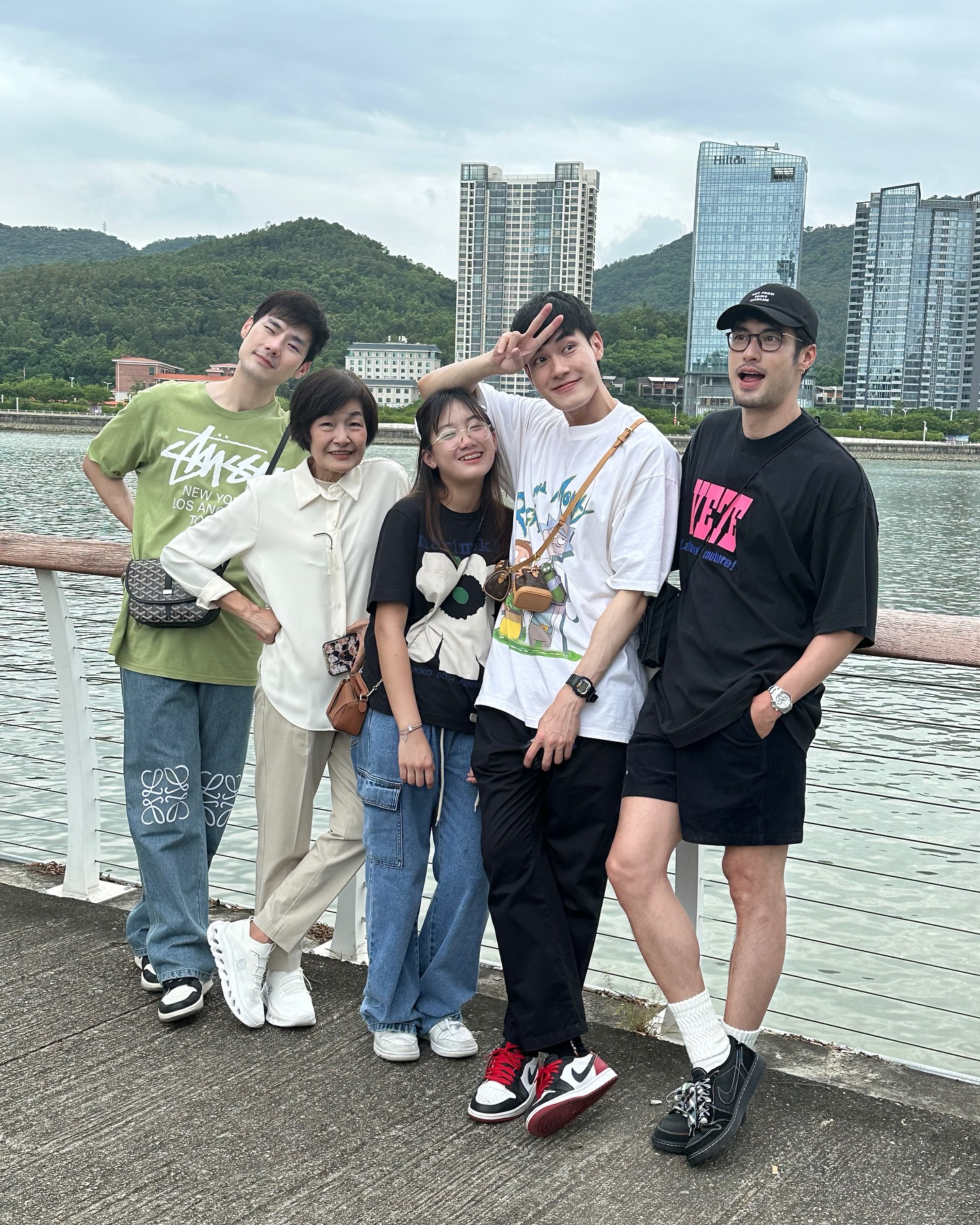 หน่อง ธนา