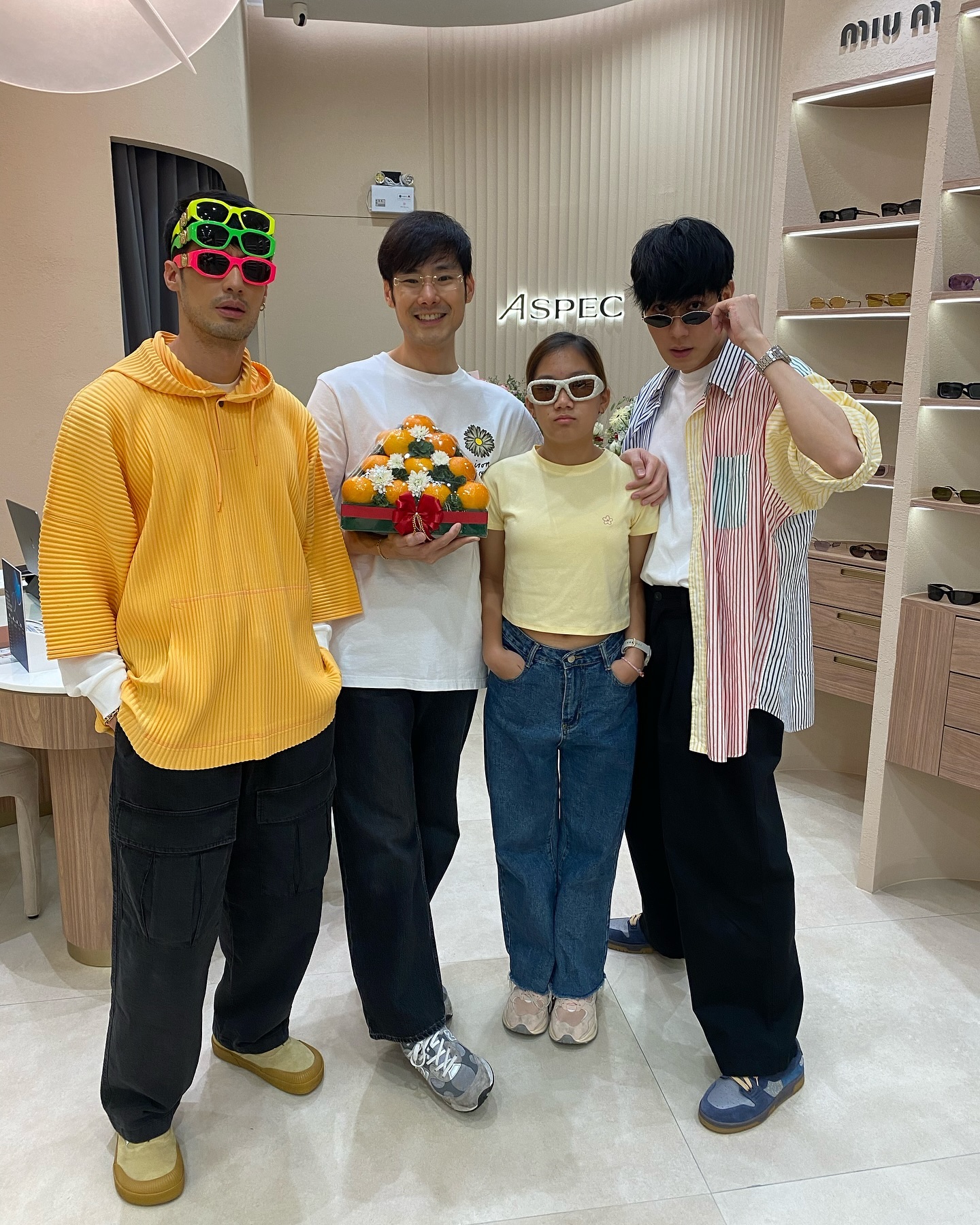 หน่อง ธนา