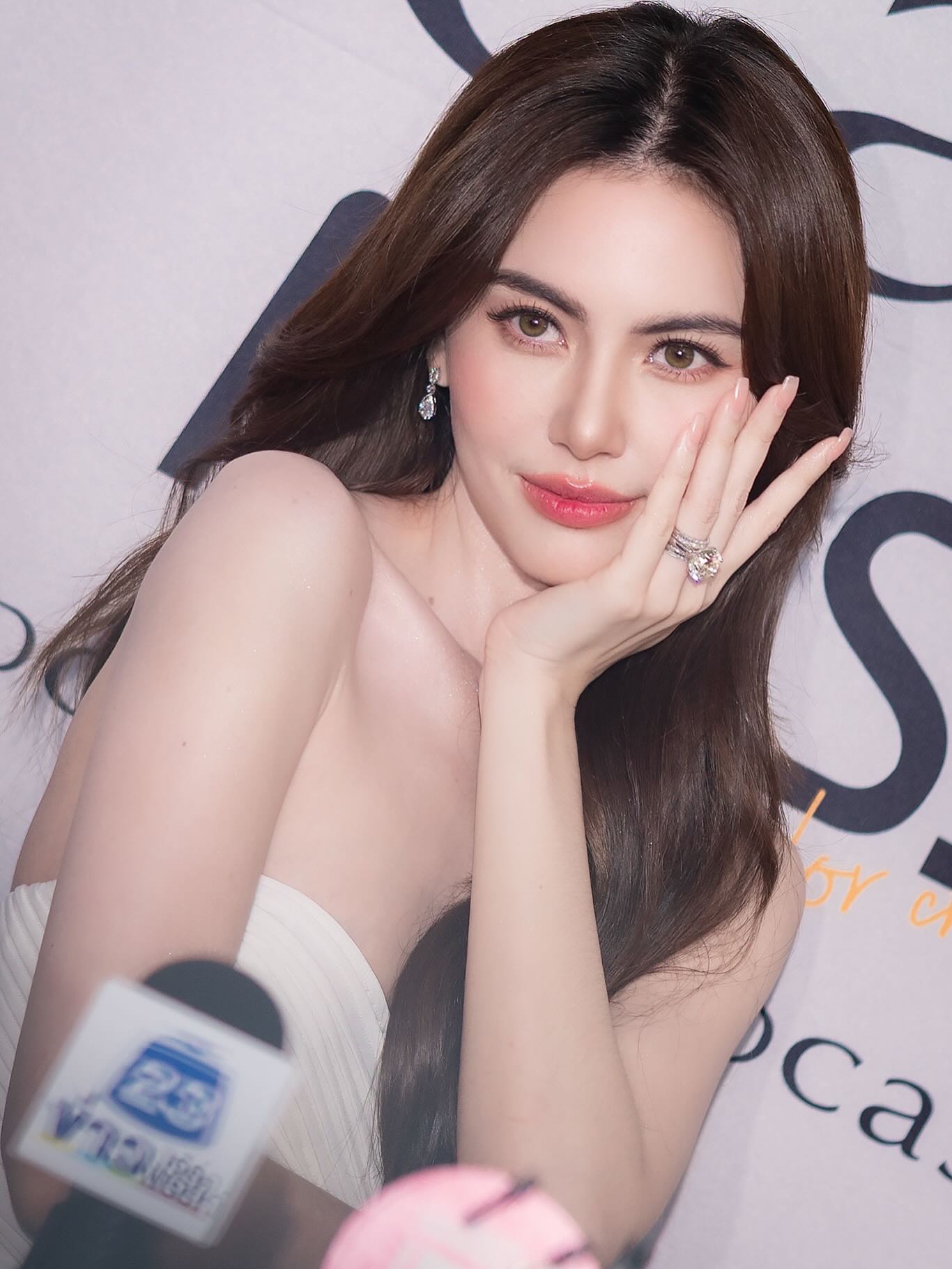 ใหม่ ดาวิกา