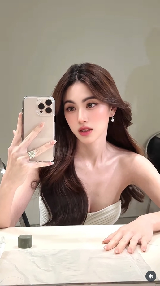 ใหม่ ดาวิกา