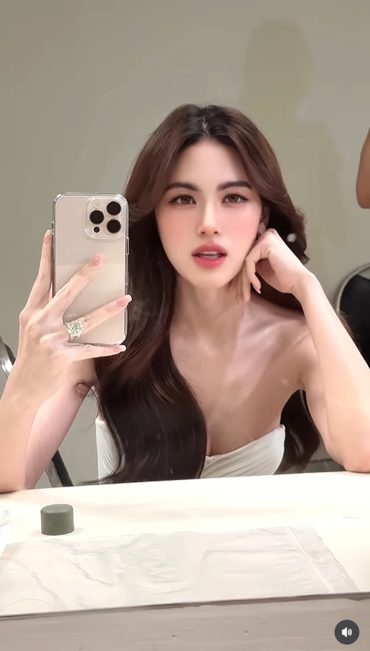 ใหม่ ดาวิกา