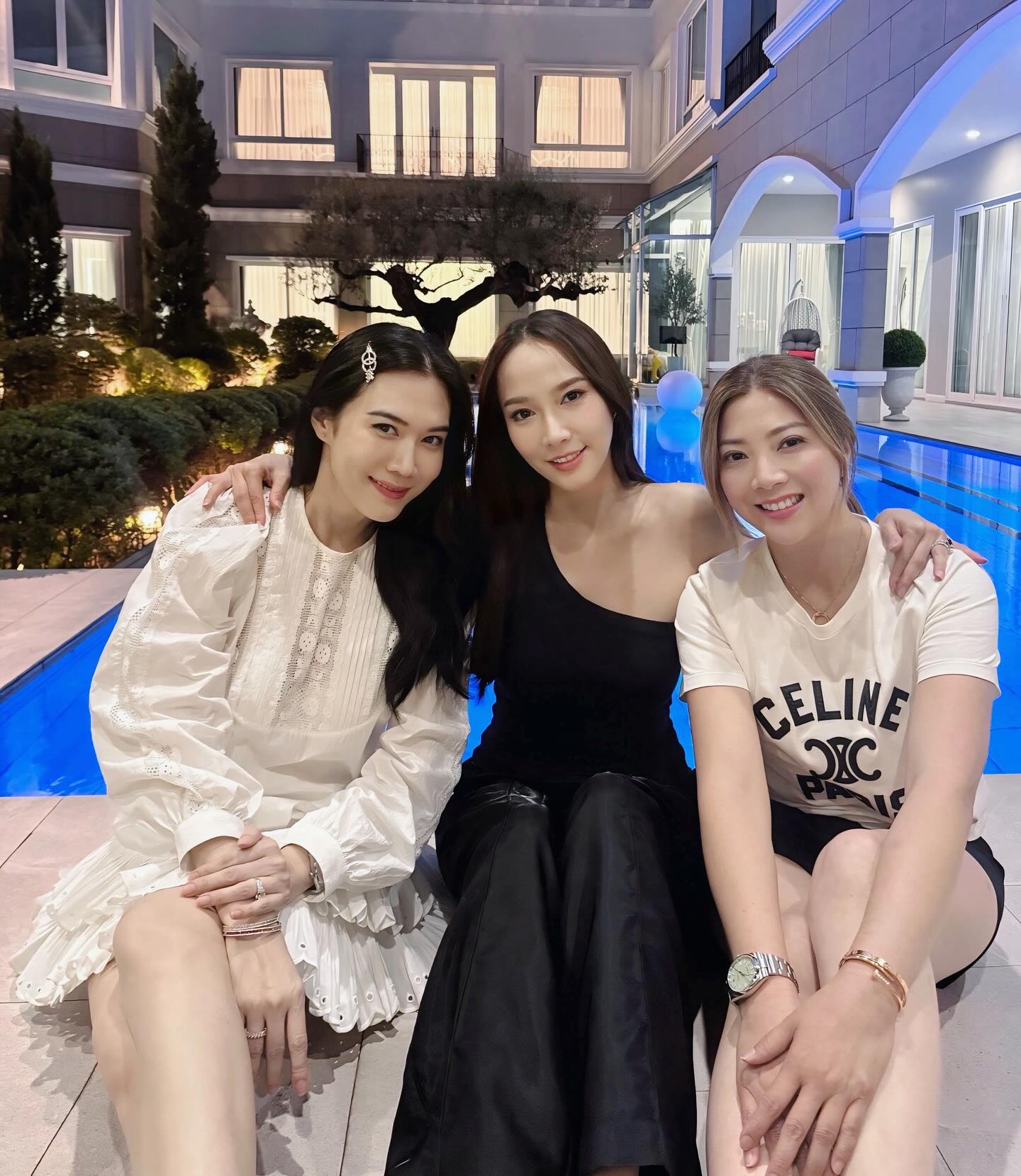 เมย์ เฟื่องอารมย์