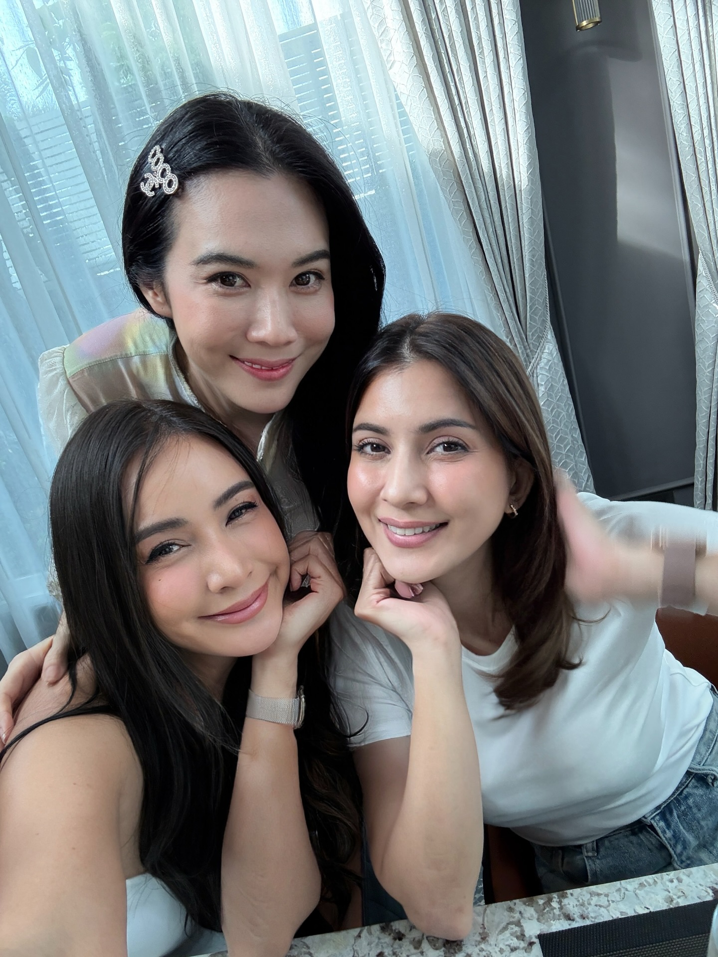 เมย์ เฟื่องอารมย์