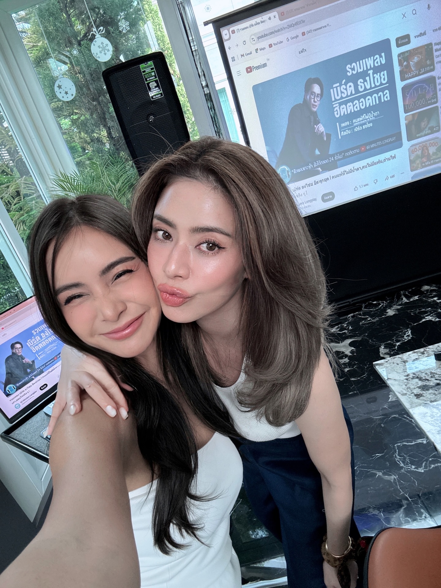 เมย์ เฟื่องอารมย์