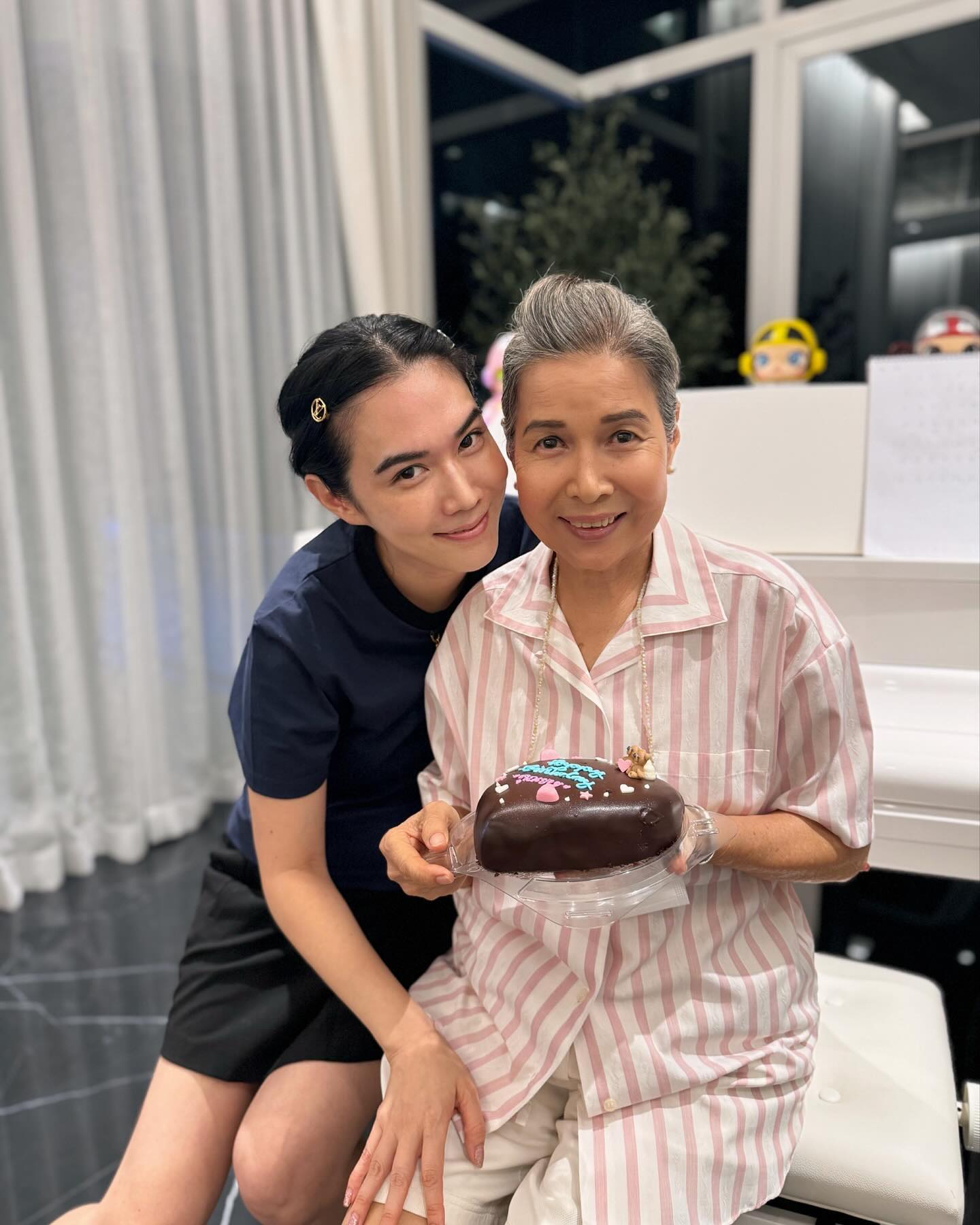 เมย์ เฟื่องอารมย์