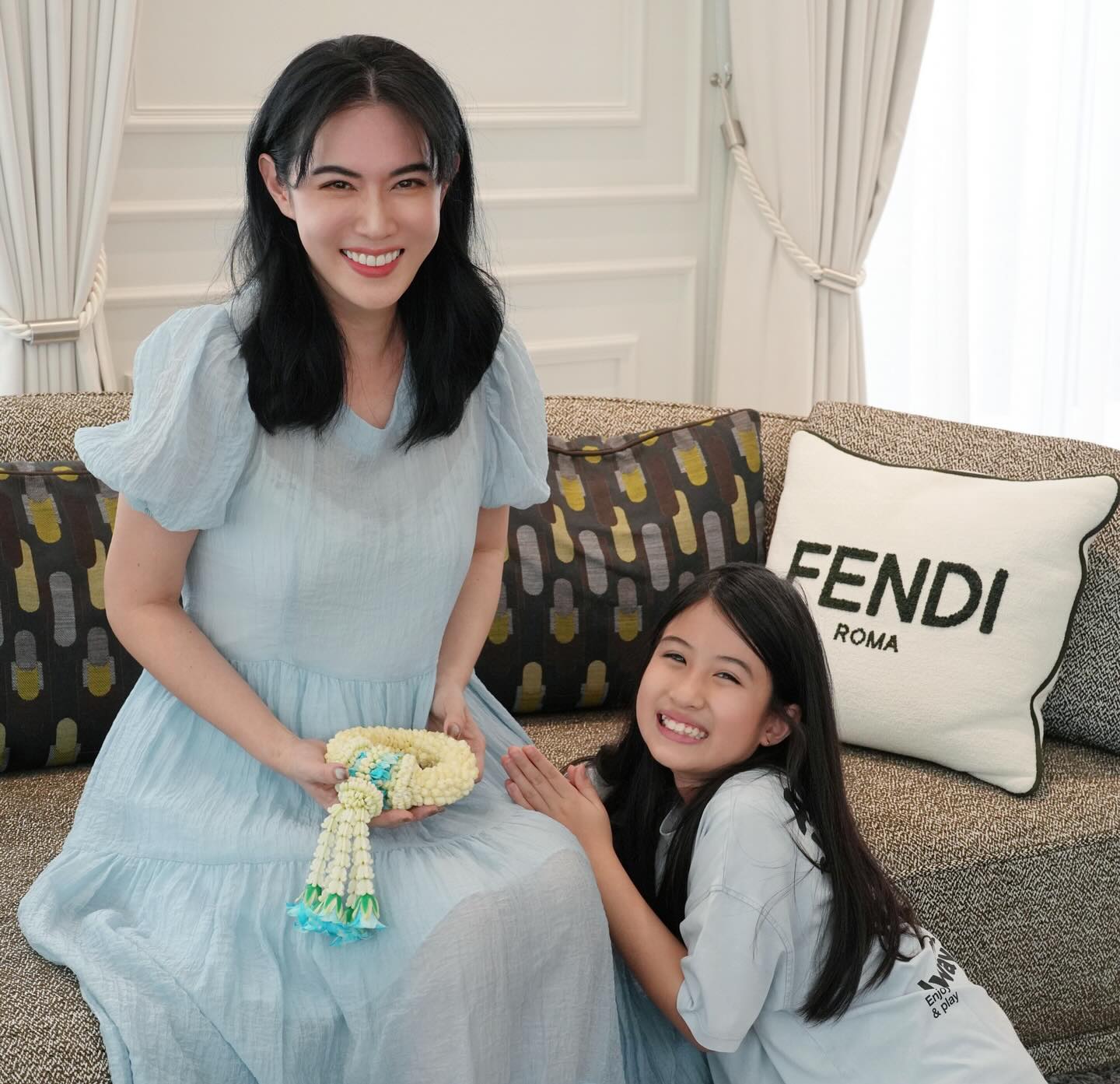 เมย์ เฟื่องอารมย์