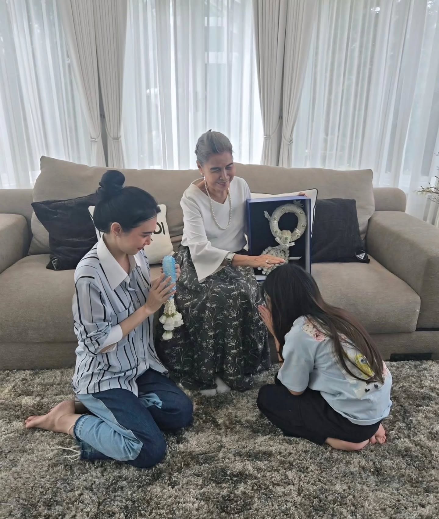 เมย์ เฟื่องอารมย์