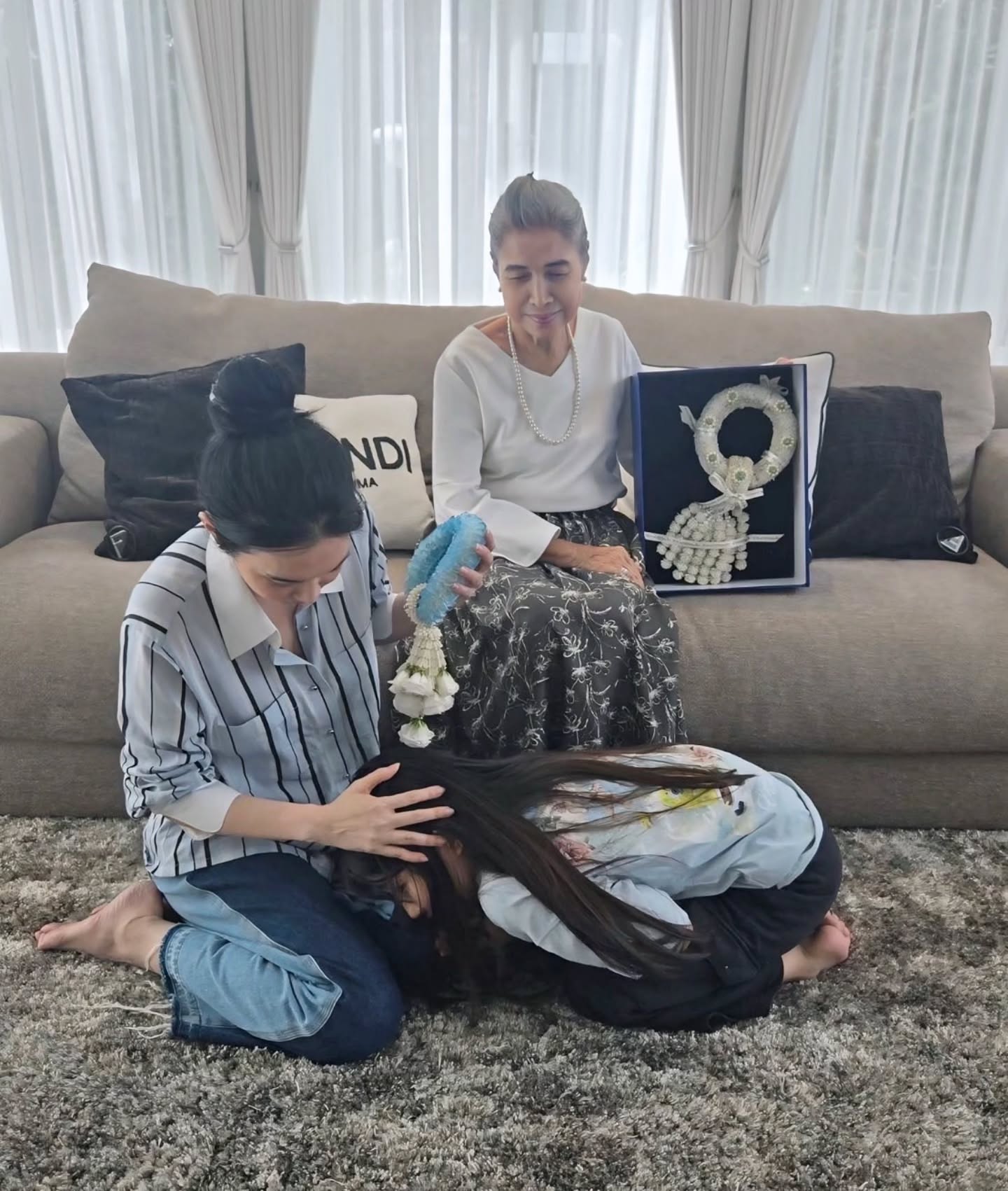 เมย์ เฟื่องอารมย์