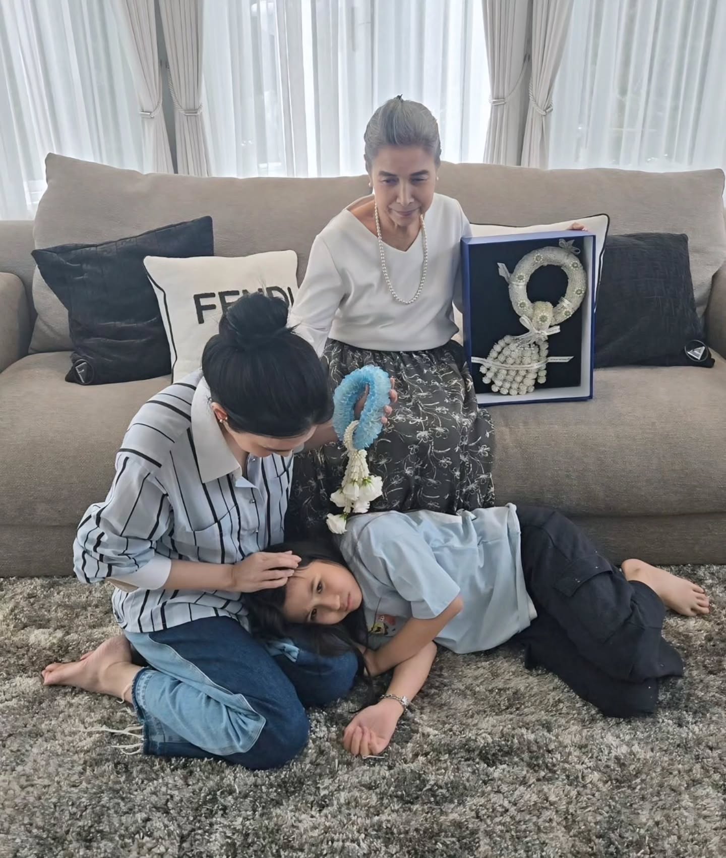 เมย์ เฟื่องอารมย์