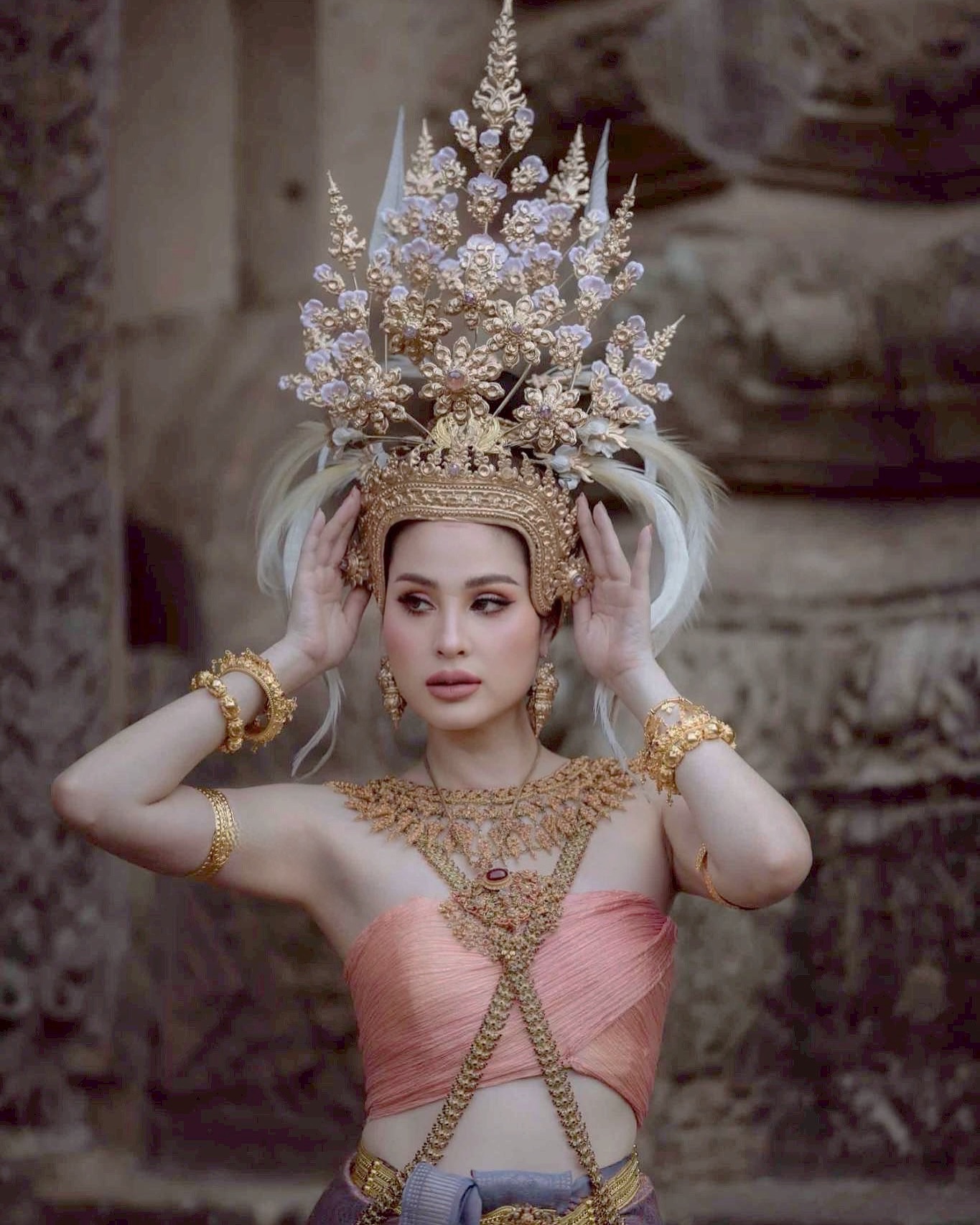 ขวัญ อุษามณี