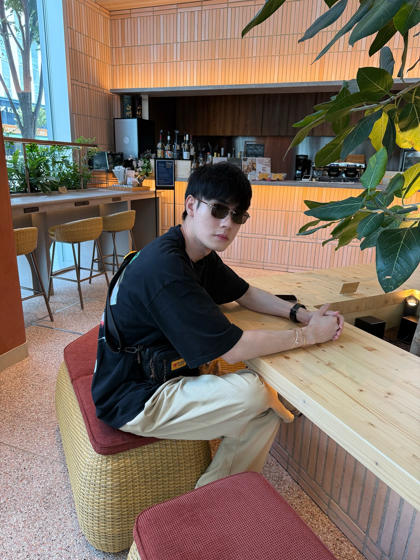 หน่อง ธนา