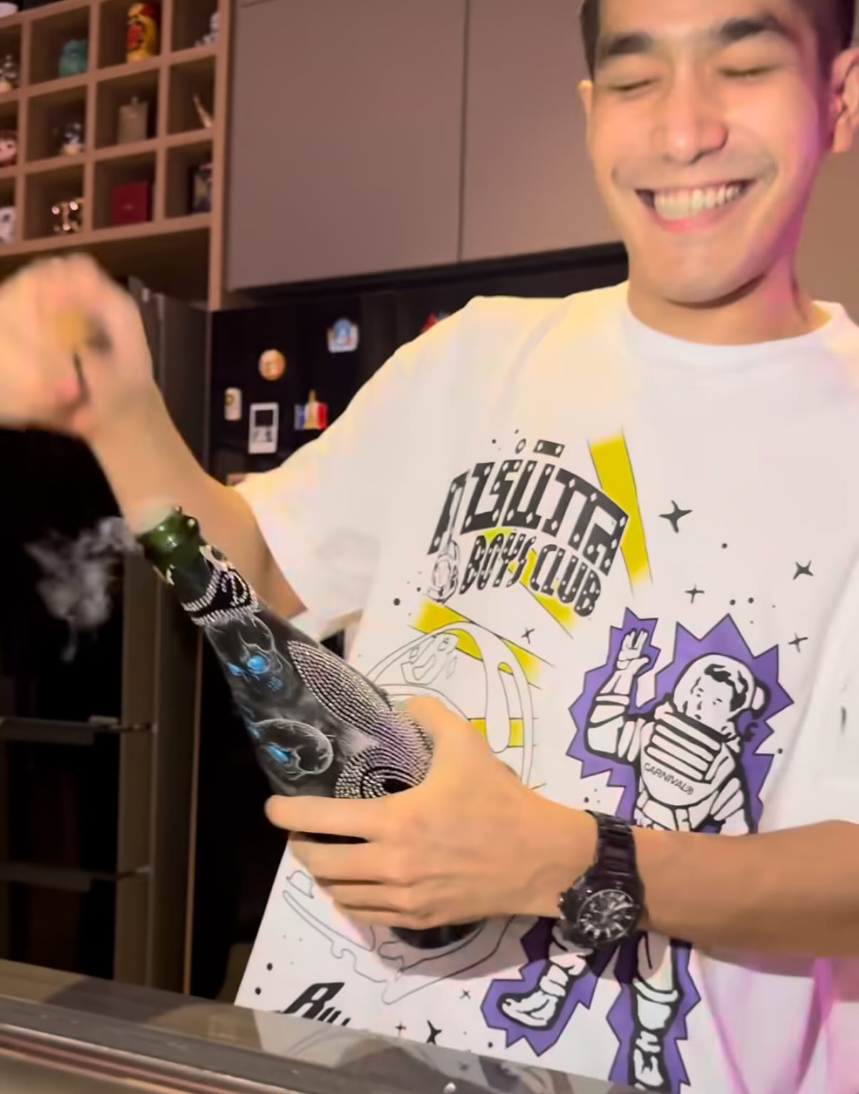 พลอย โต้ง