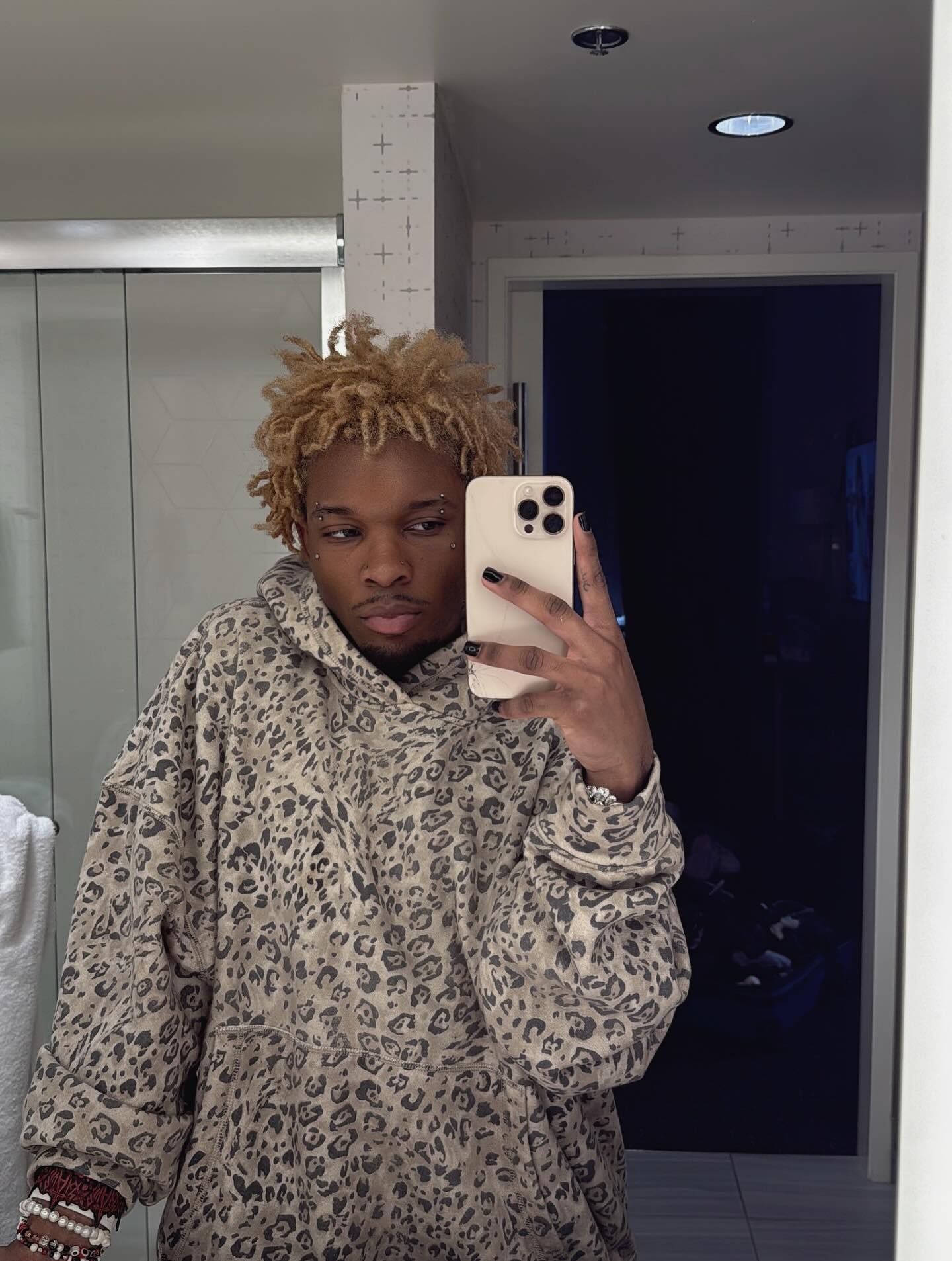 ศพเด็กสาวโผล่ในรถนักร้องดัง D4vd