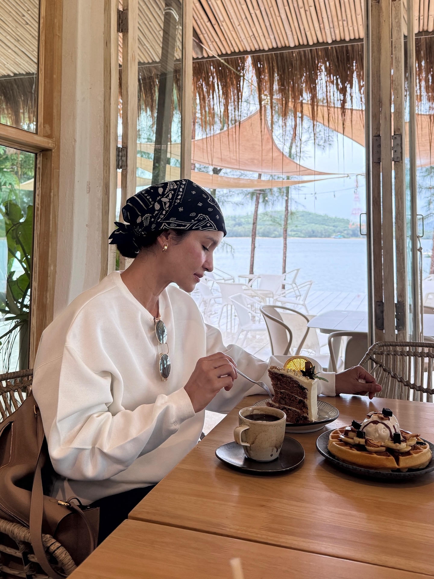 แอน ทองประสม