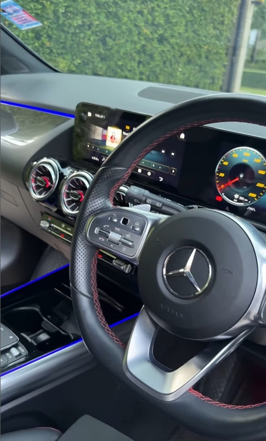 เนย โชติกา