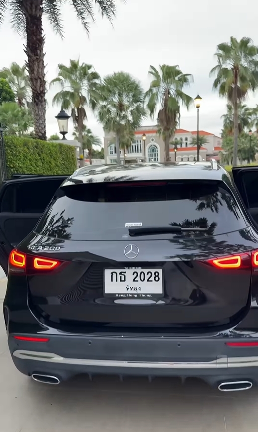 เนย โชติกา