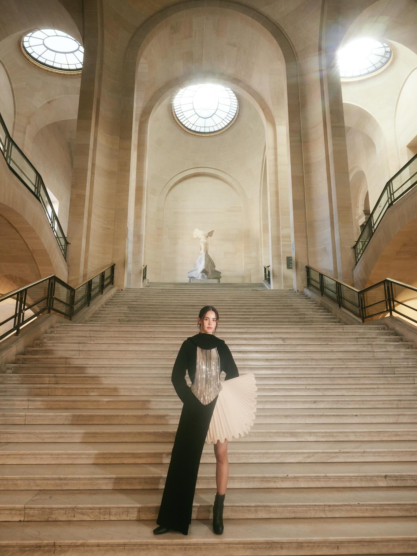ลิซ่า-ญาญ่า ถ่ายภาพคู่ใน Paris Fashion Week 2025 แฟนๆ ยกให้เป็นเฟรมนางฟ้า