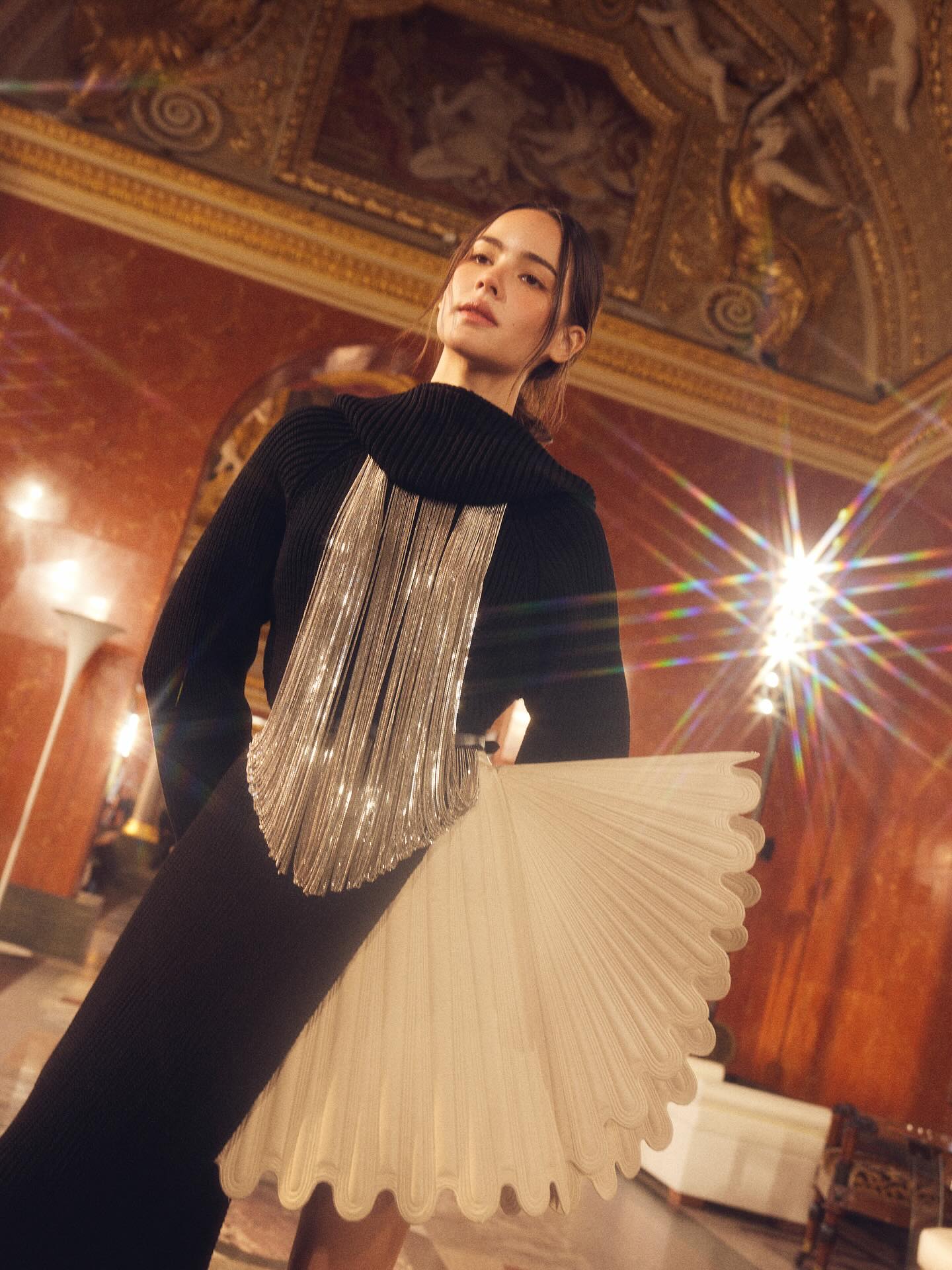 ลิซ่า-ญาญ่า ถ่ายภาพคู่ใน Paris Fashion Week 2025 แฟนๆ ยกให้เป็นเฟรมนางฟ้า