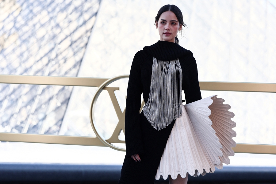 ลิซ่า-ญาญ่า ถ่ายภาพคู่ใน Paris Fashion Week 2025 แฟนๆ ยกให้เป็นเฟรมนางฟ้า