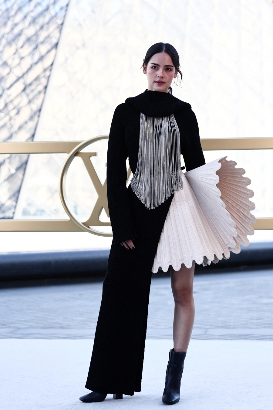 ลิซ่า-ญาญ่า ถ่ายภาพคู่ใน Paris Fashion Week 2025 แฟนๆ ยกให้เป็นเฟรมนางฟ้า