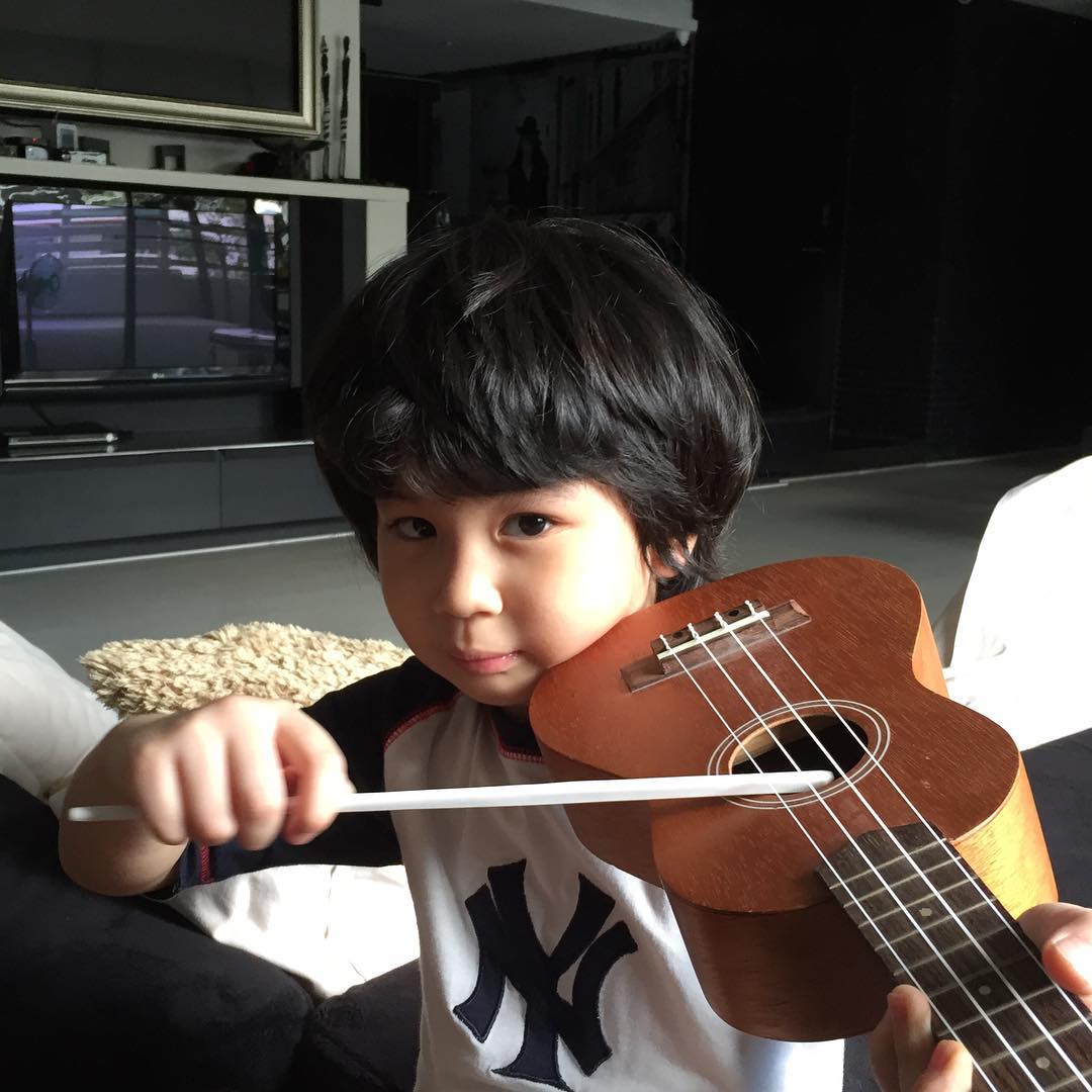 ตุ้ย ธีรภัทร์