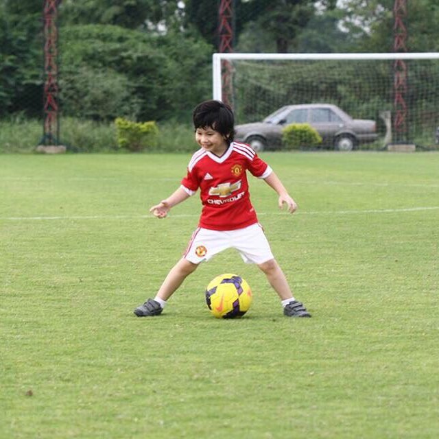 ตุ้ย ธีรภัทร์